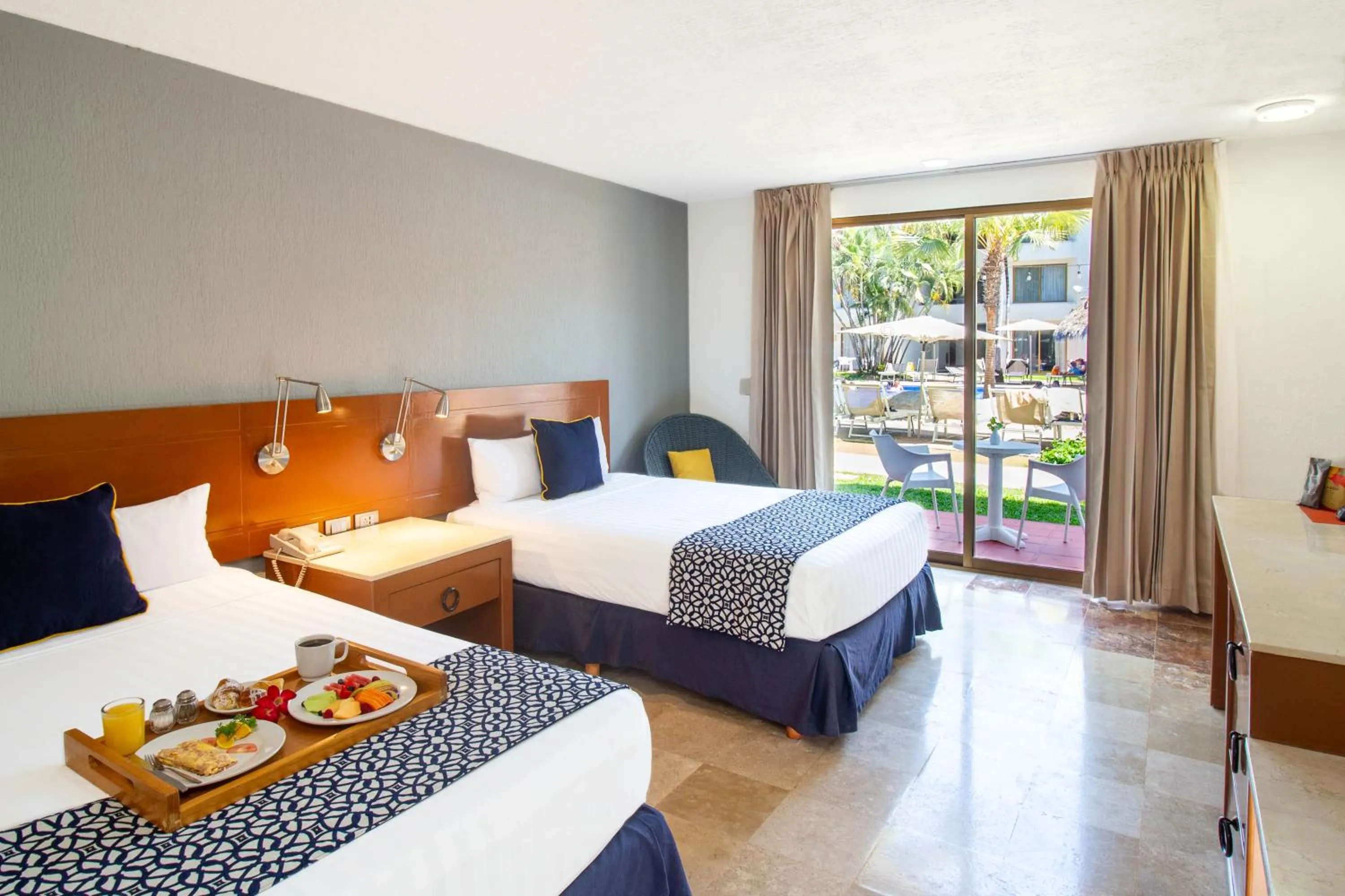 room service, Bed in Plaza Pelicanos Club Beach Resort All Inclusive