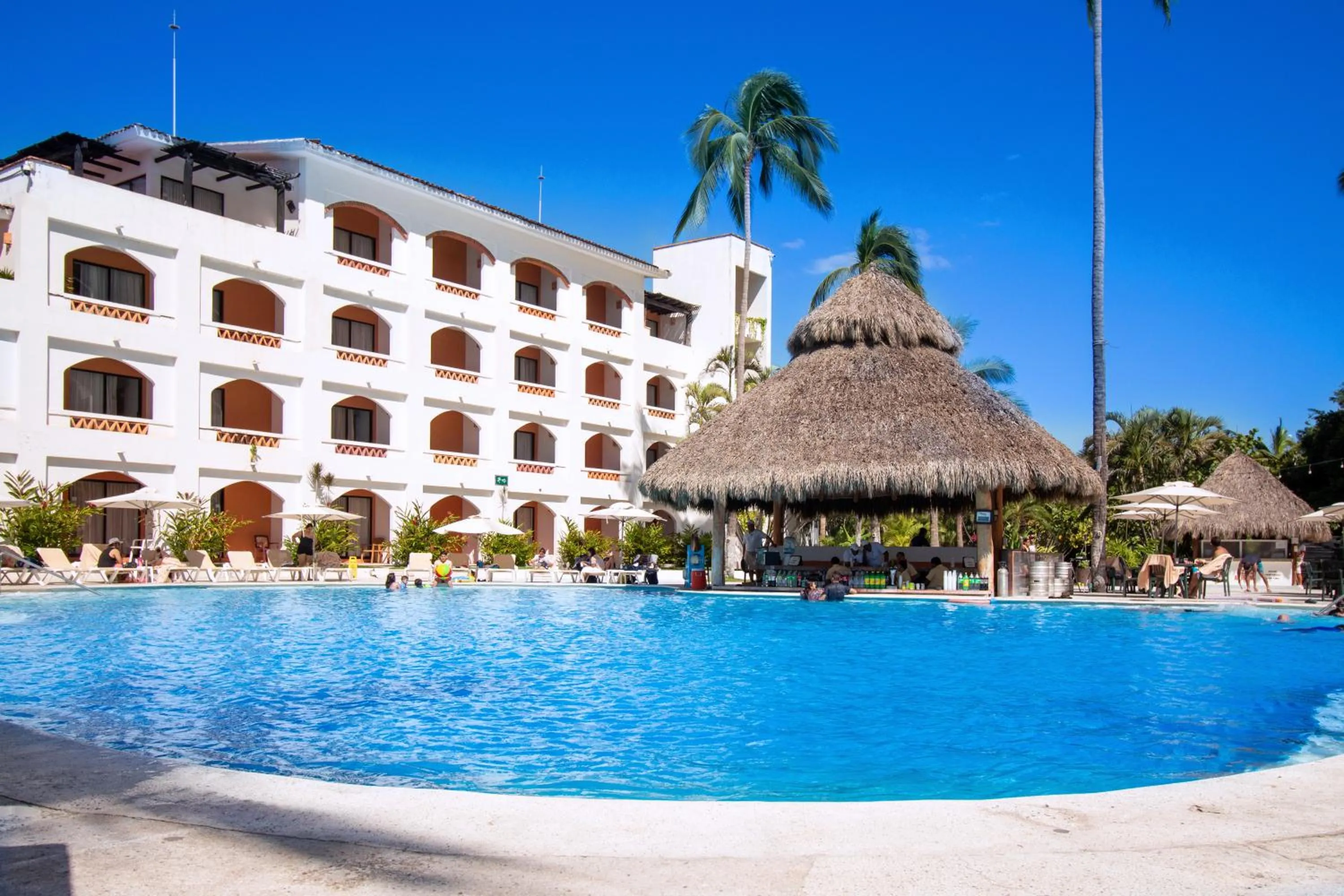 Swimming pool in Plaza Pelicanos Club Beach Resort All Inclusive