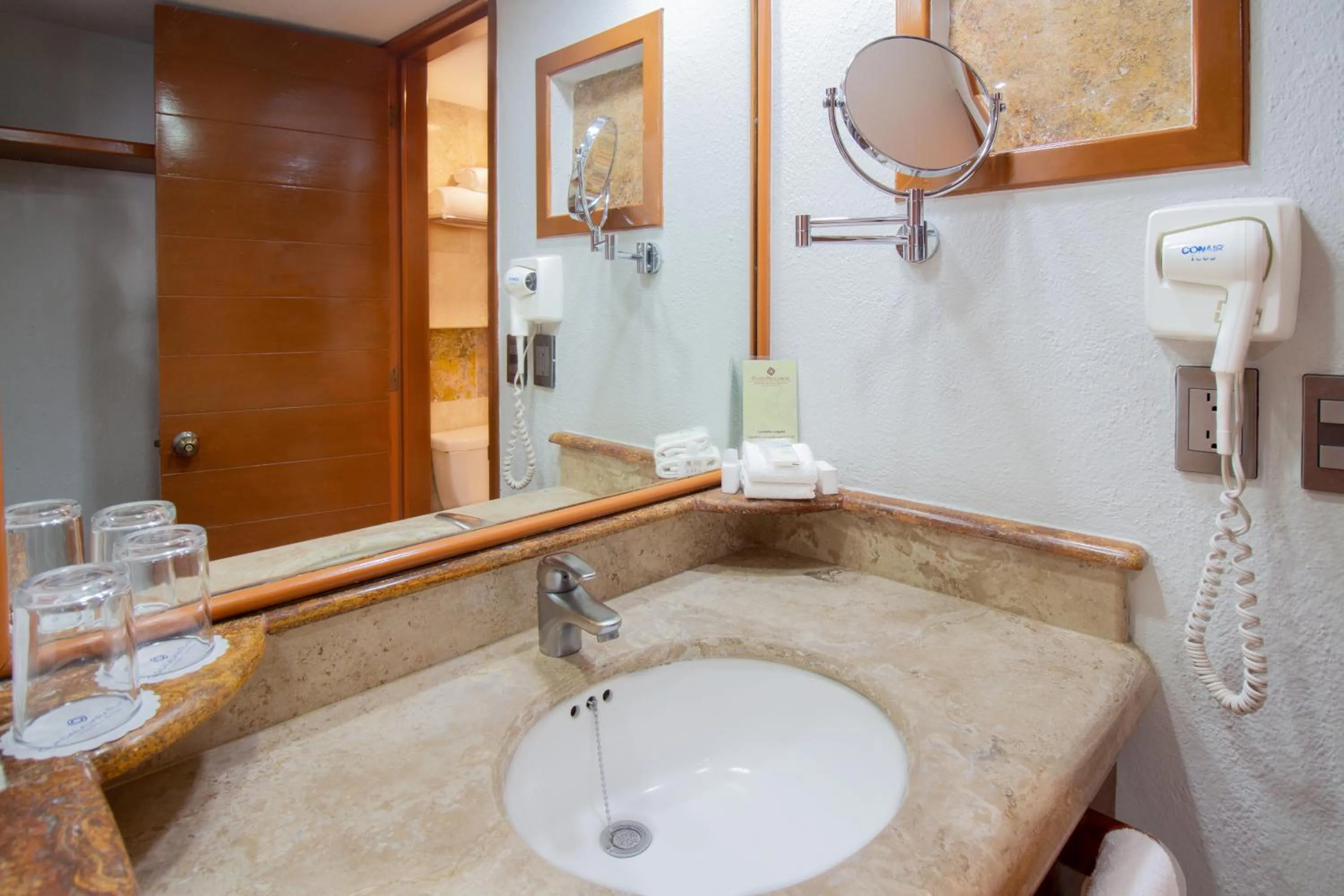 Bathroom in Plaza Pelicanos Club Beach Resort All Inclusive