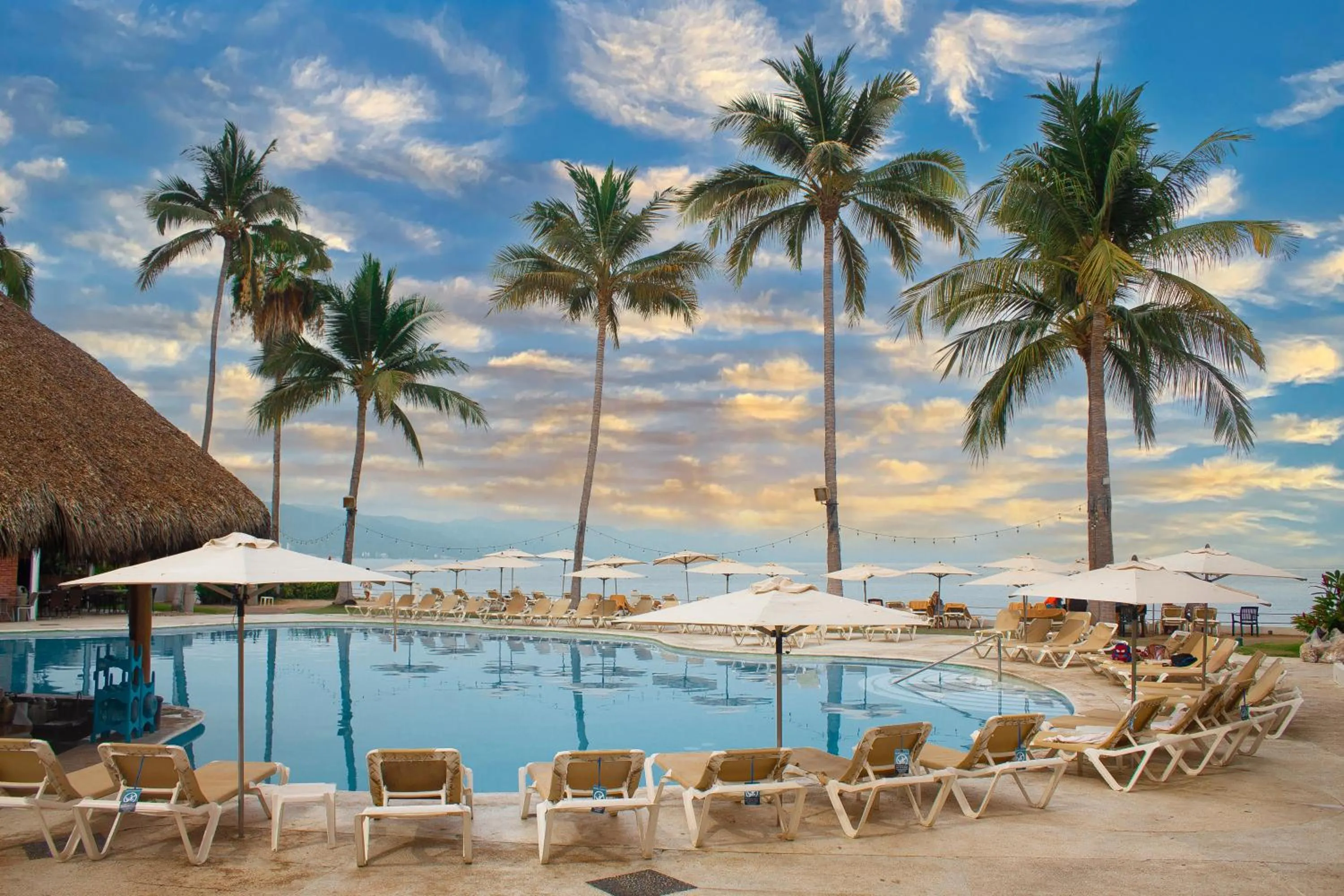 Swimming pool in Plaza Pelicanos Club Beach Resort All Inclusive