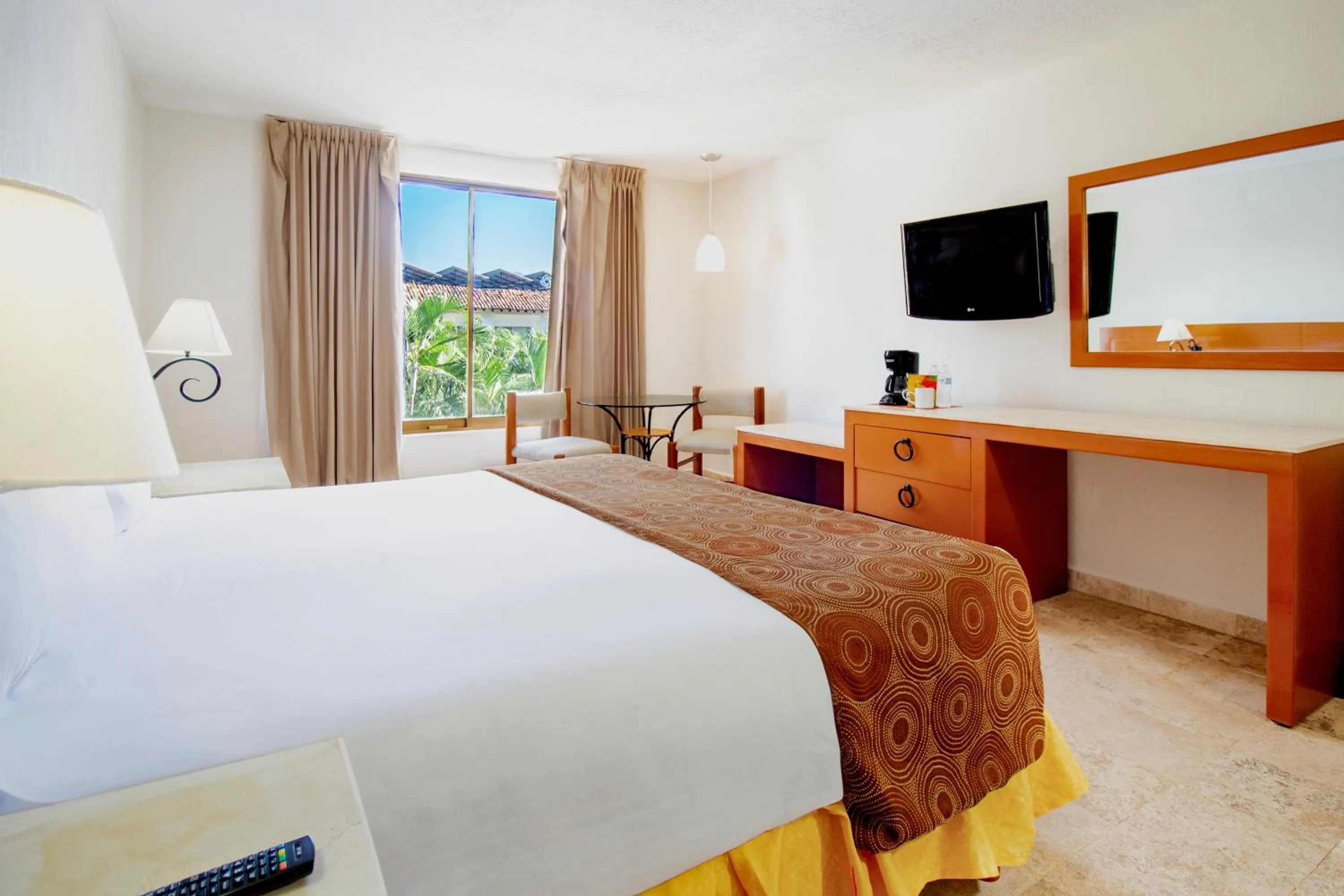 Bedroom, Bed in Plaza Pelicanos Club Beach Resort All Inclusive