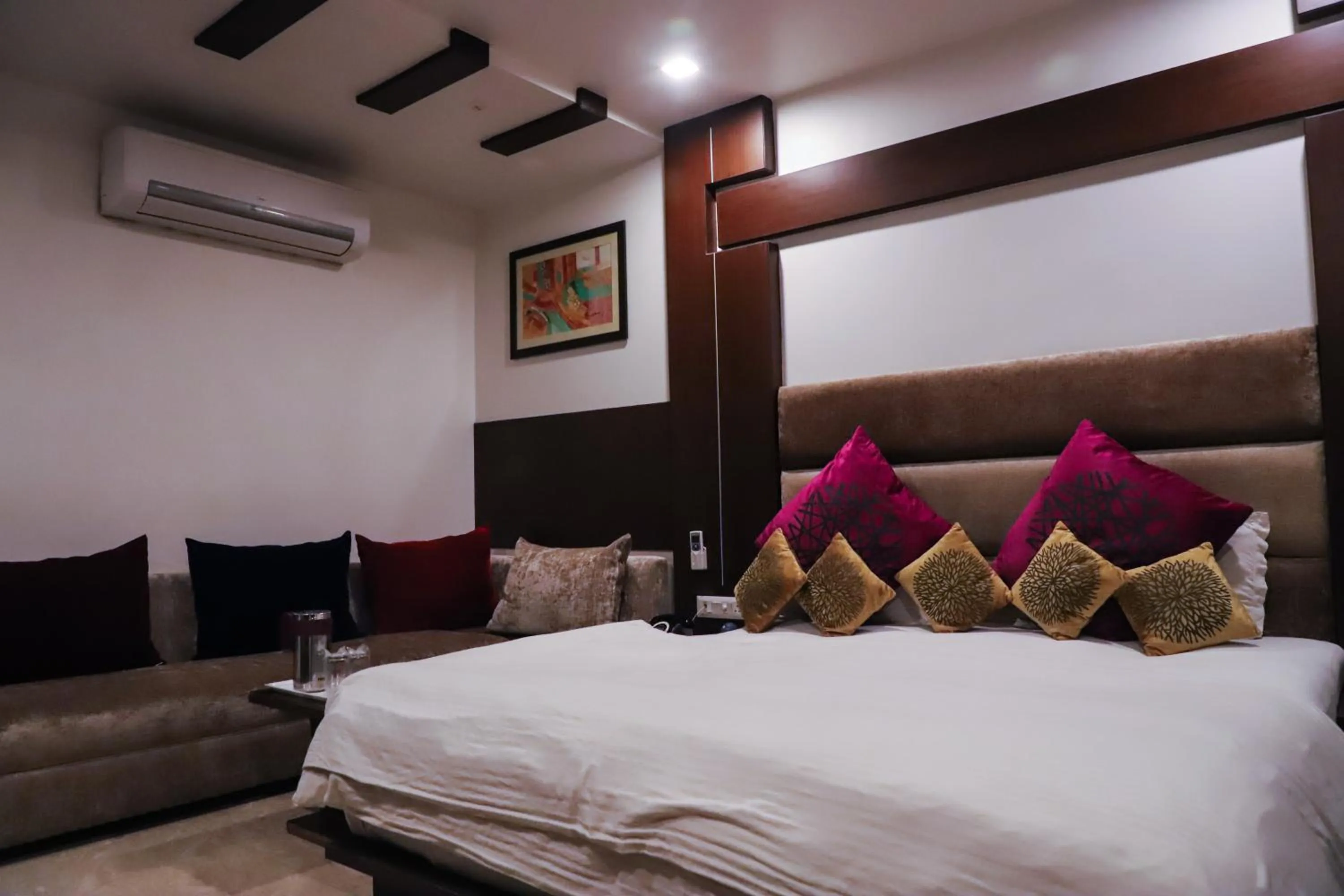 Bedroom, Bed in Vijan Palace