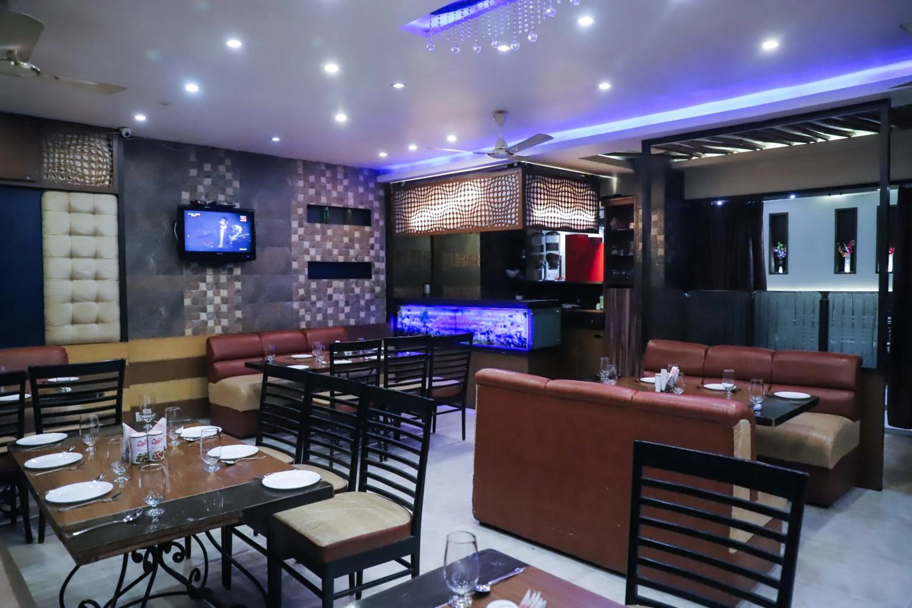 Restaurant/places to eat in Vijan Palace