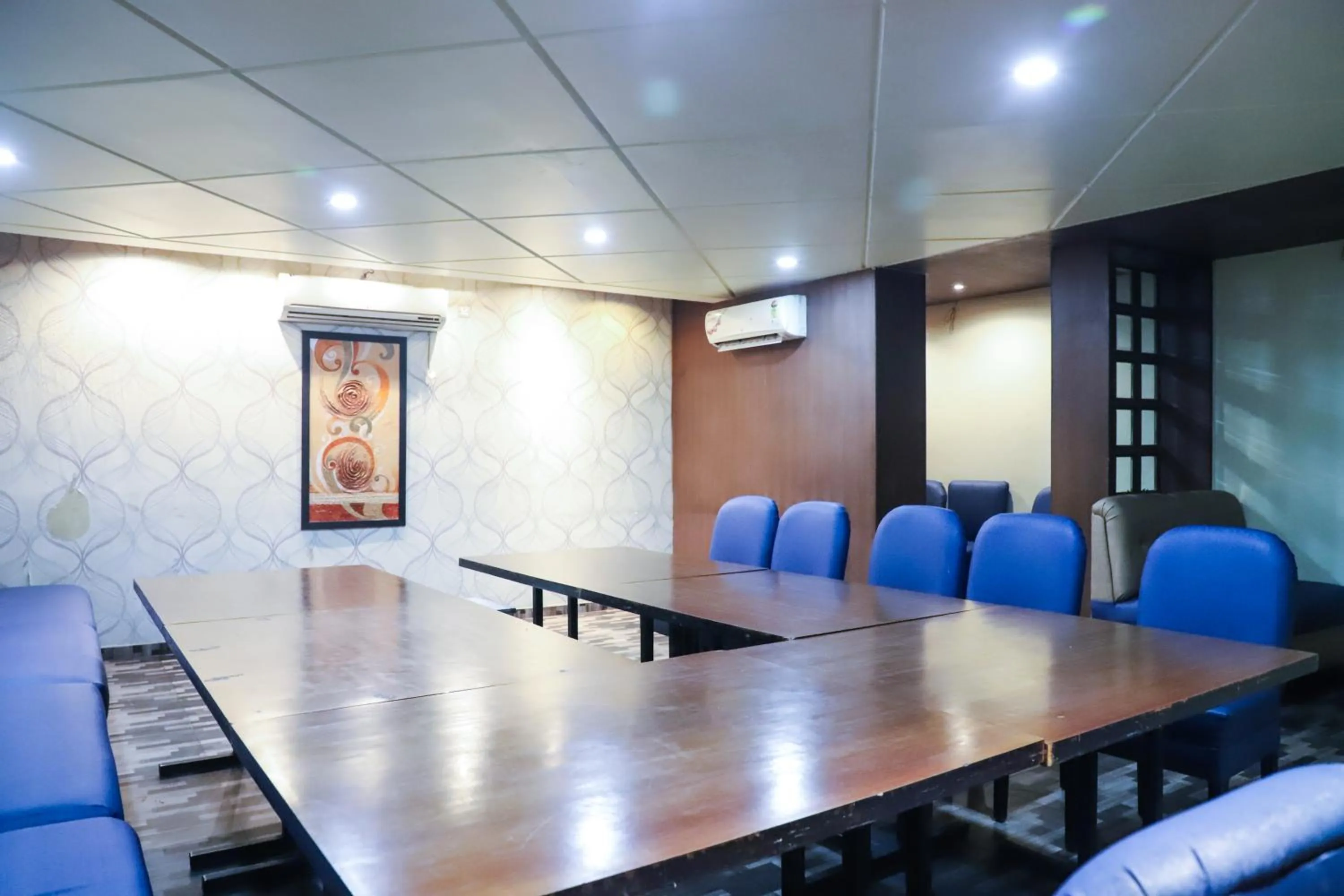 Business facilities in Vijan Palace