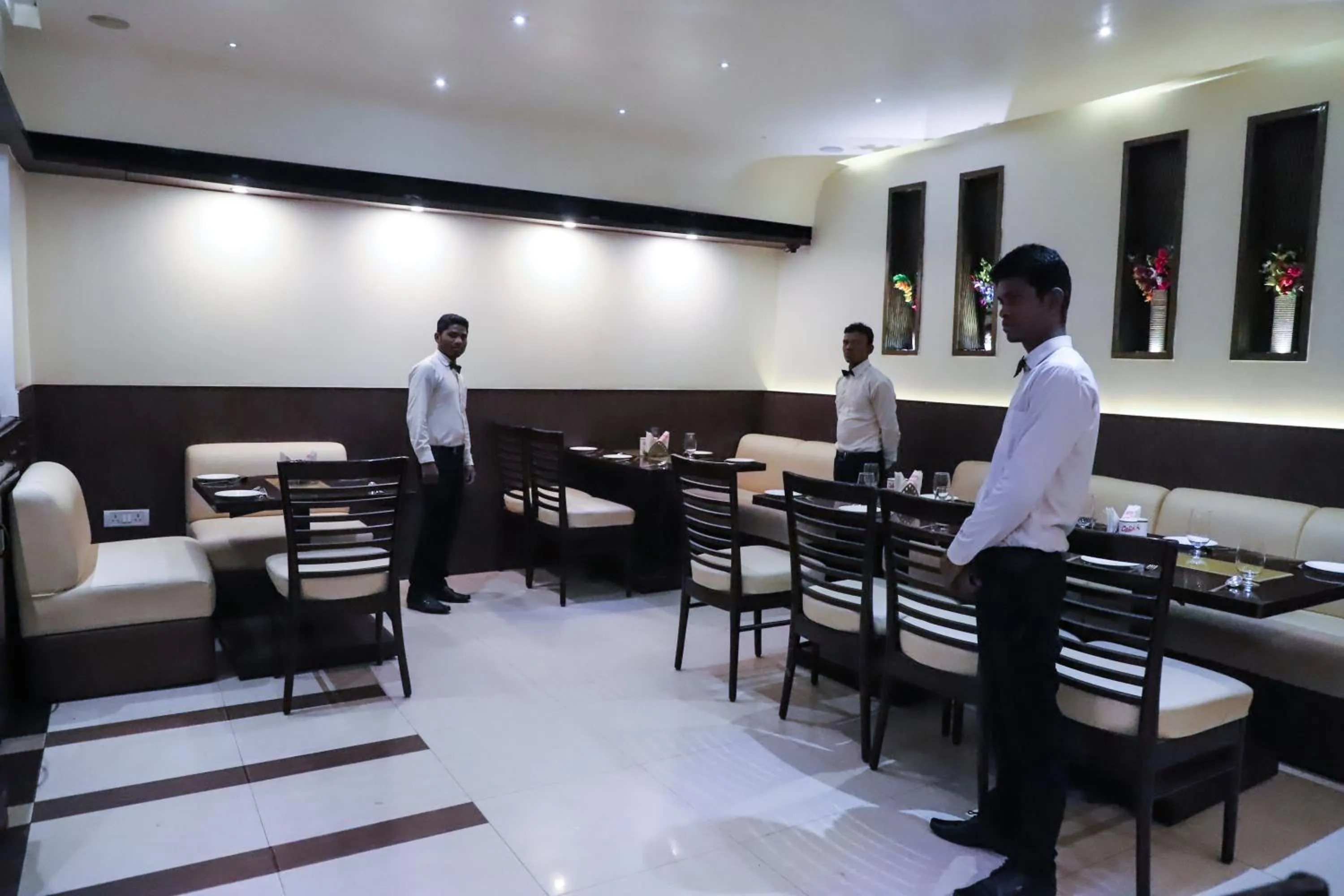Restaurant/places to eat in Vijan Palace