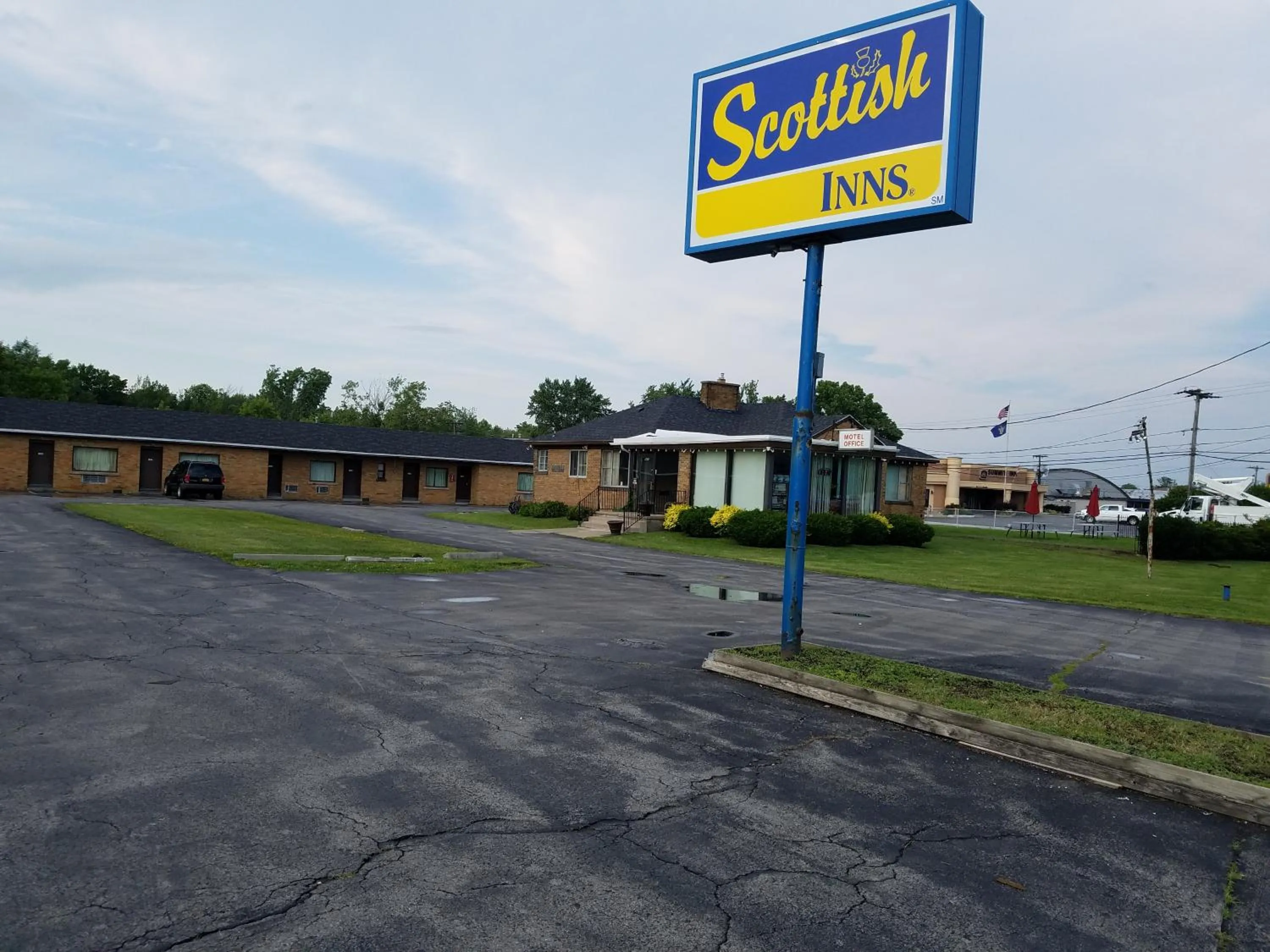 Property Building in Scottish Inns Niagara Falls