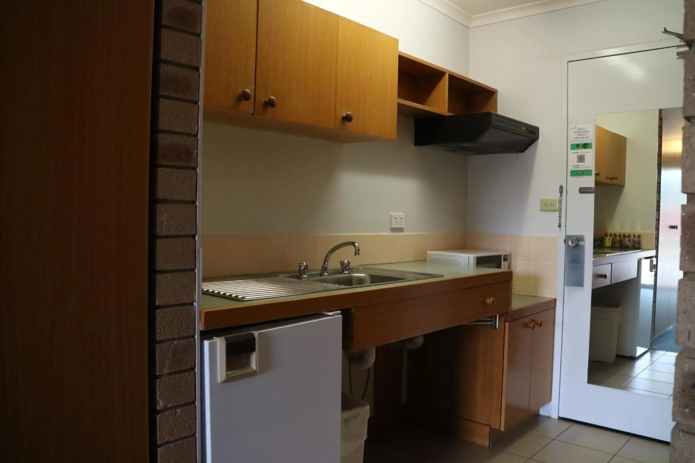 Kitchen or kitchenette in Corowa Golf Club Motel