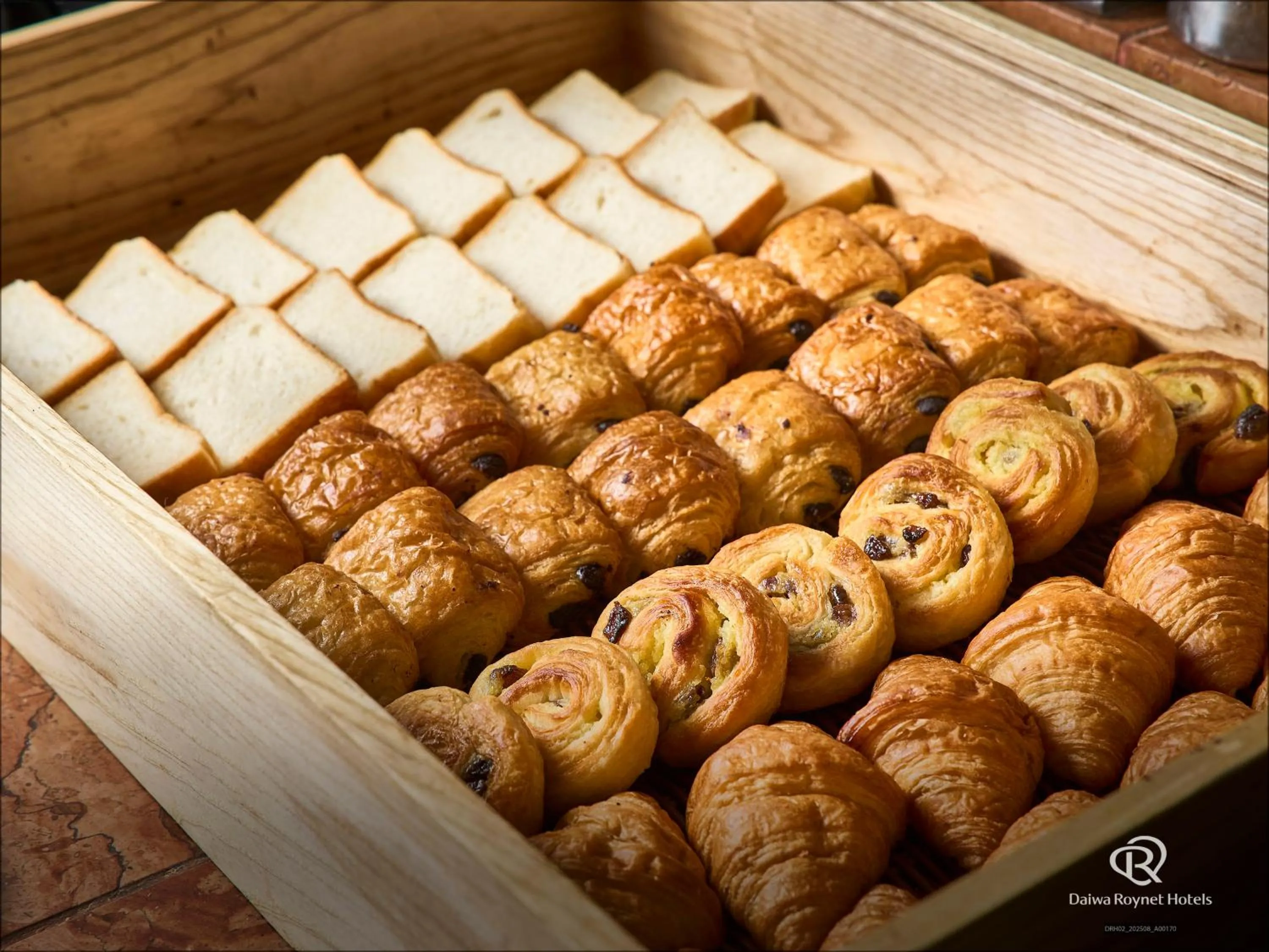 Buffet breakfast in Daiwa Roynet Hotel Tokyo Osaki