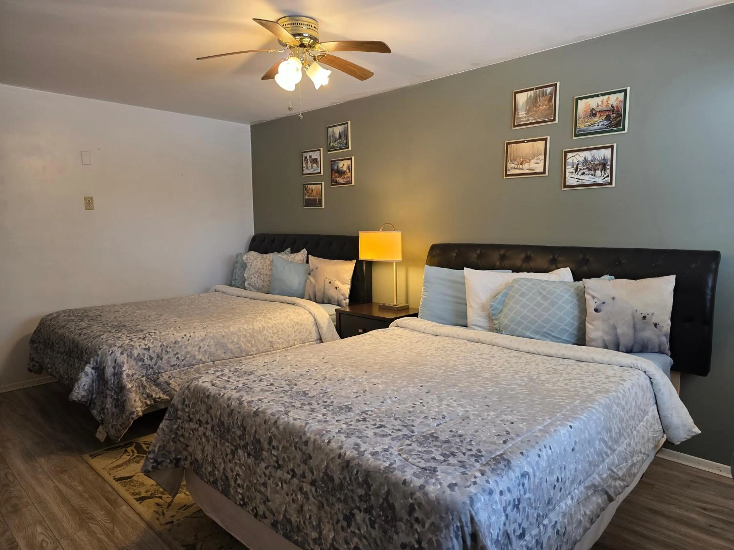 Bed in Shenstone Motor Inn and Restaurant