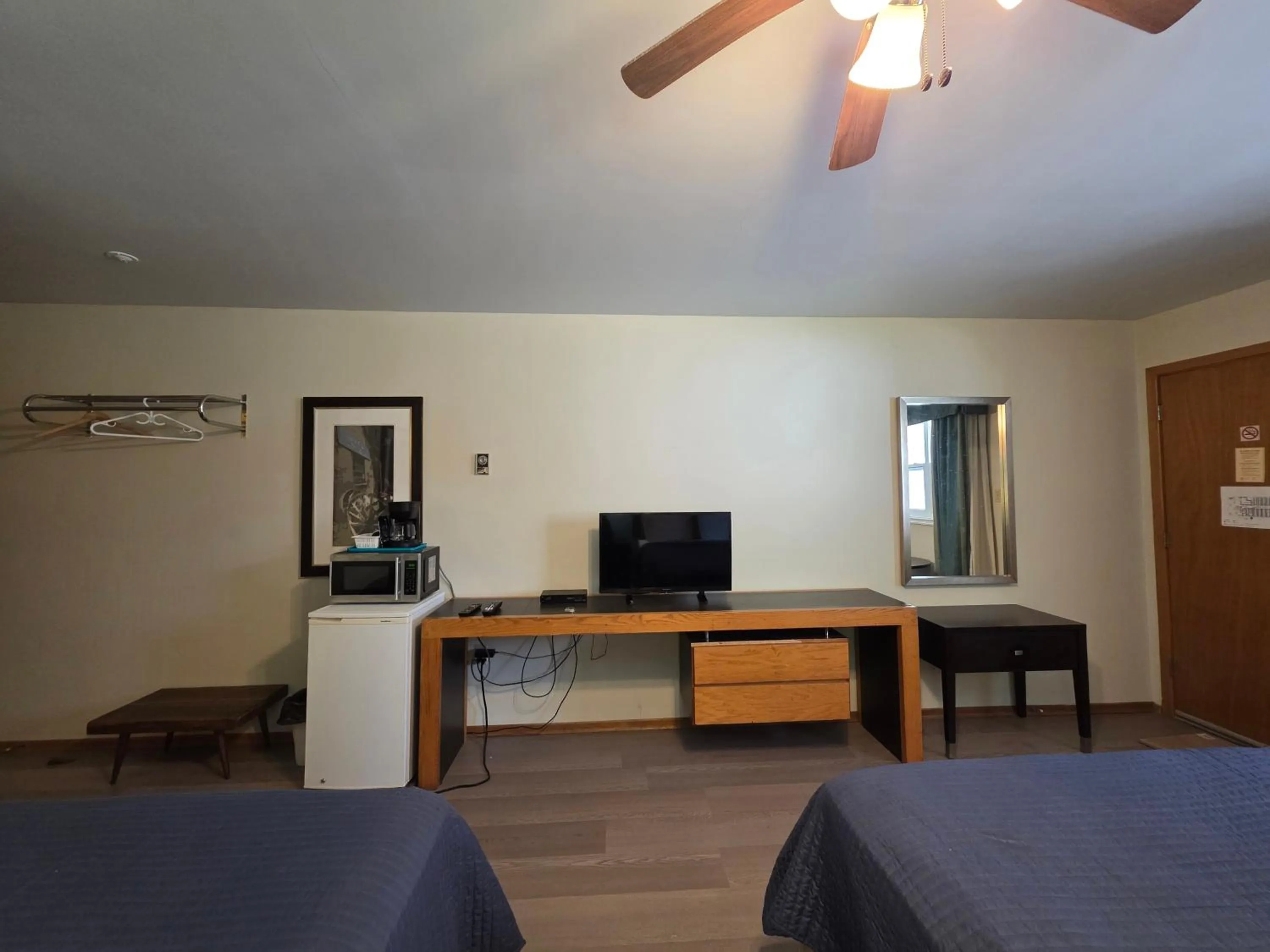 Bed in Shenstone Motor Inn and Restaurant