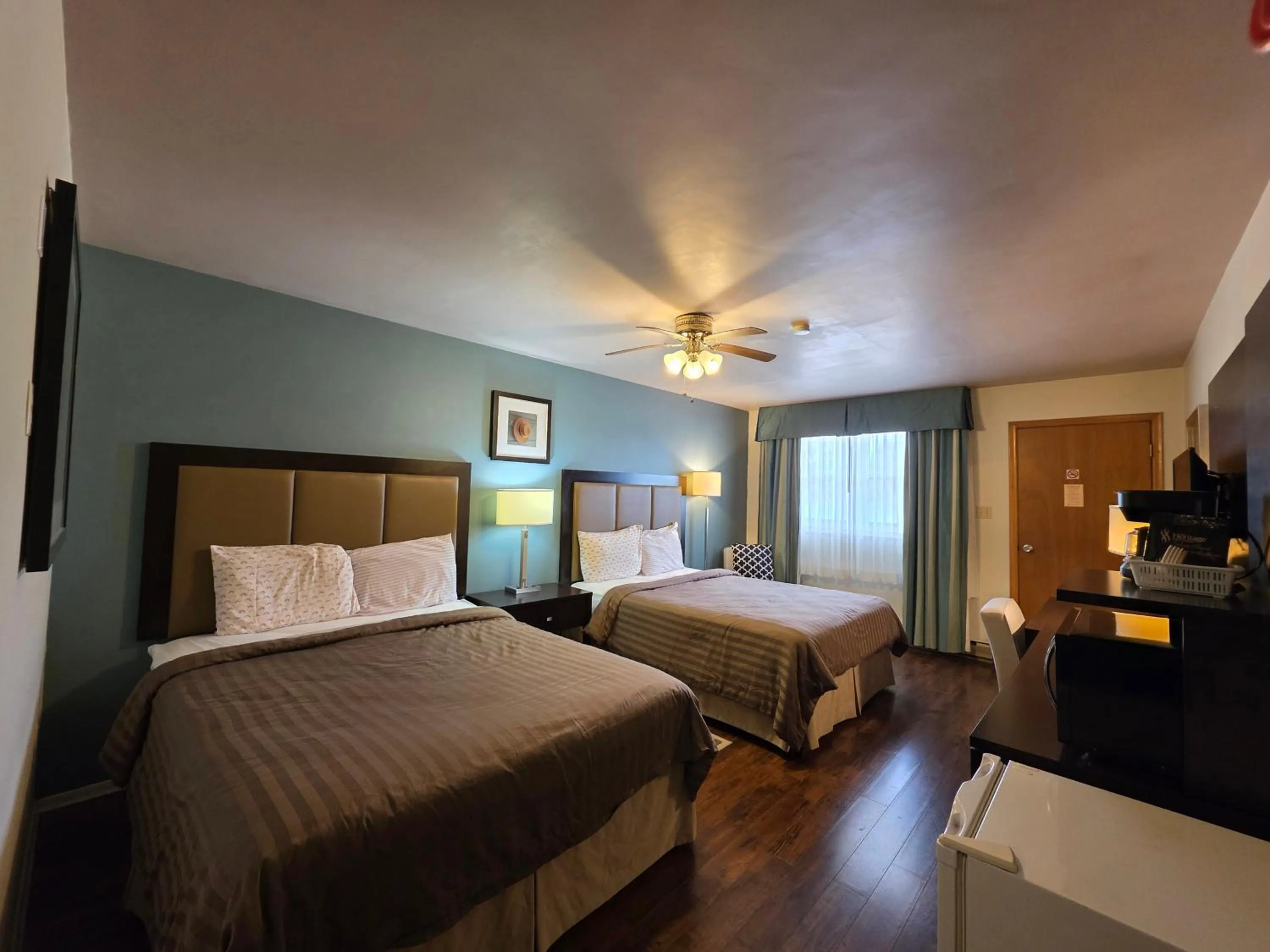 Bed in Shenstone Motor Inn and Restaurant