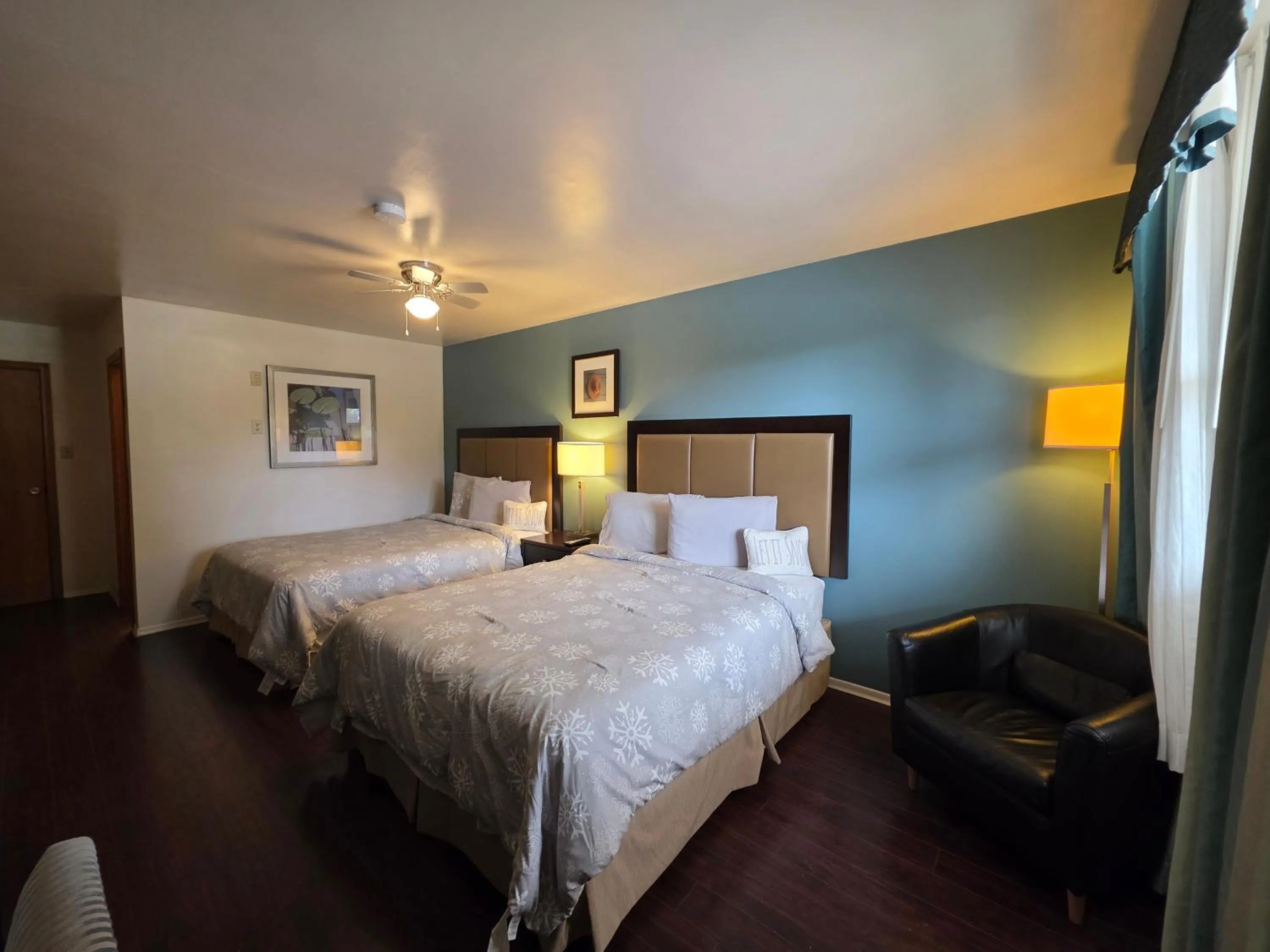 Bed in Shenstone Motor Inn and Restaurant