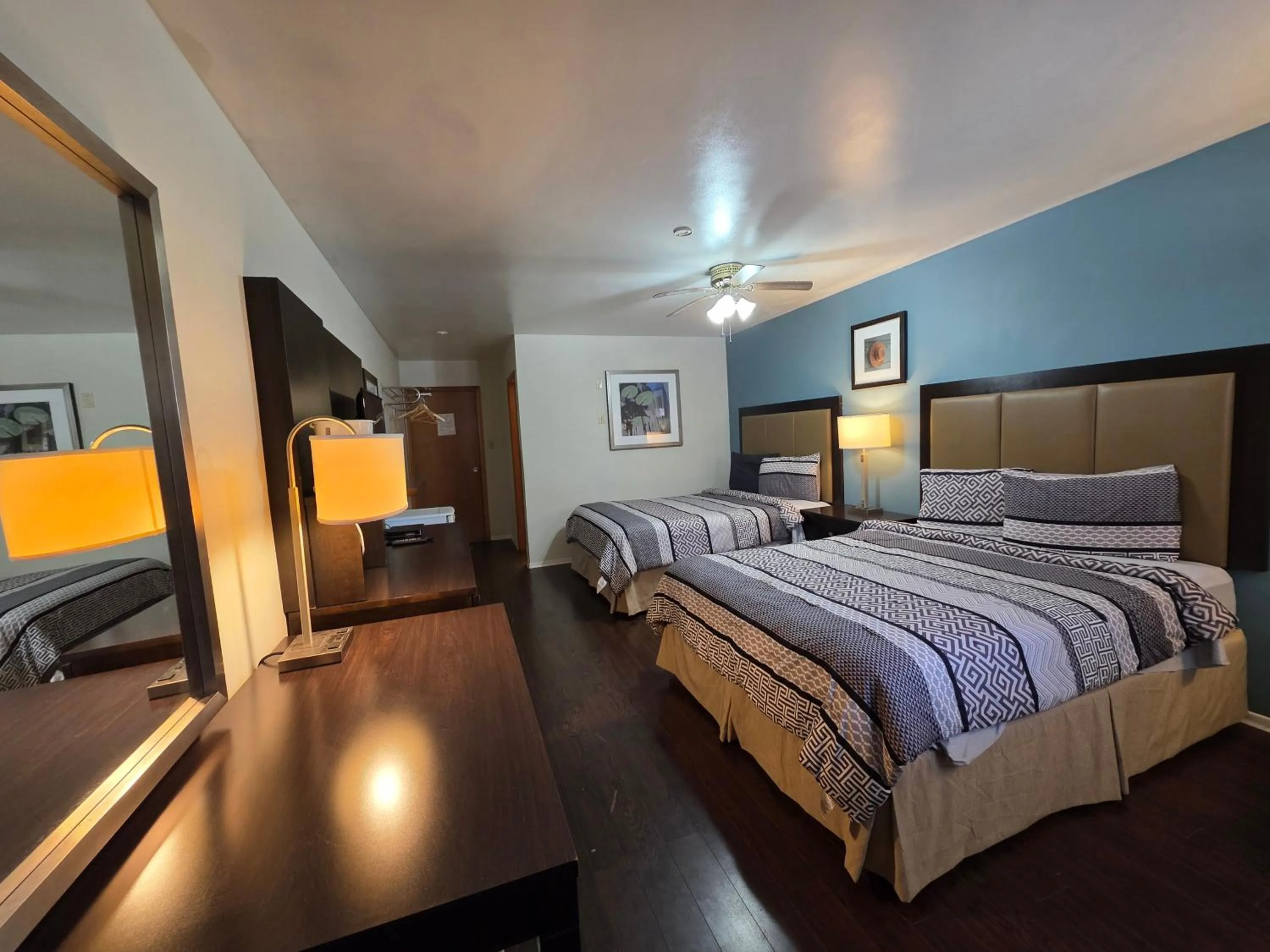 Bed in Shenstone Motor Inn and Restaurant