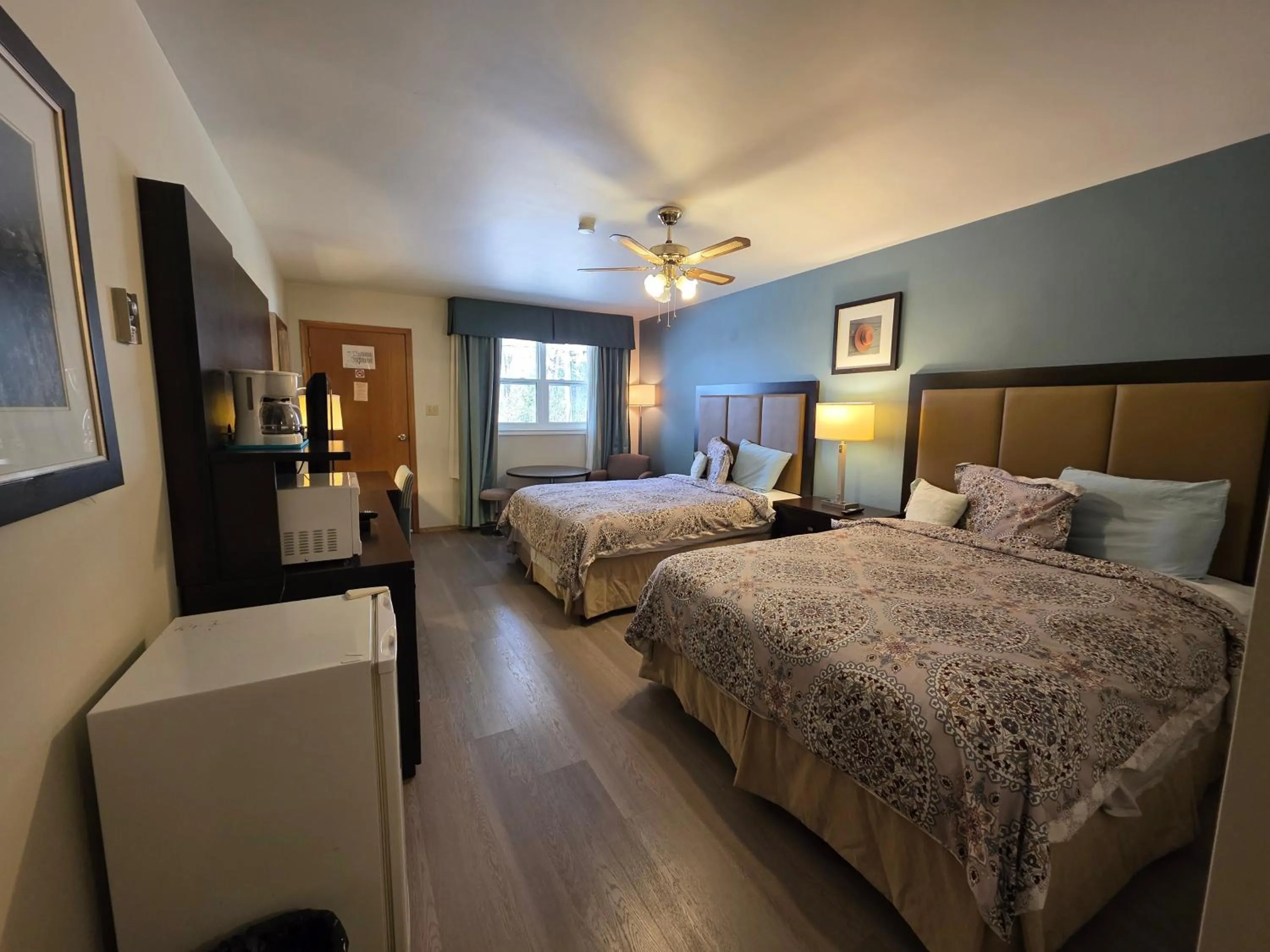 Bed in Shenstone Motor Inn and Restaurant