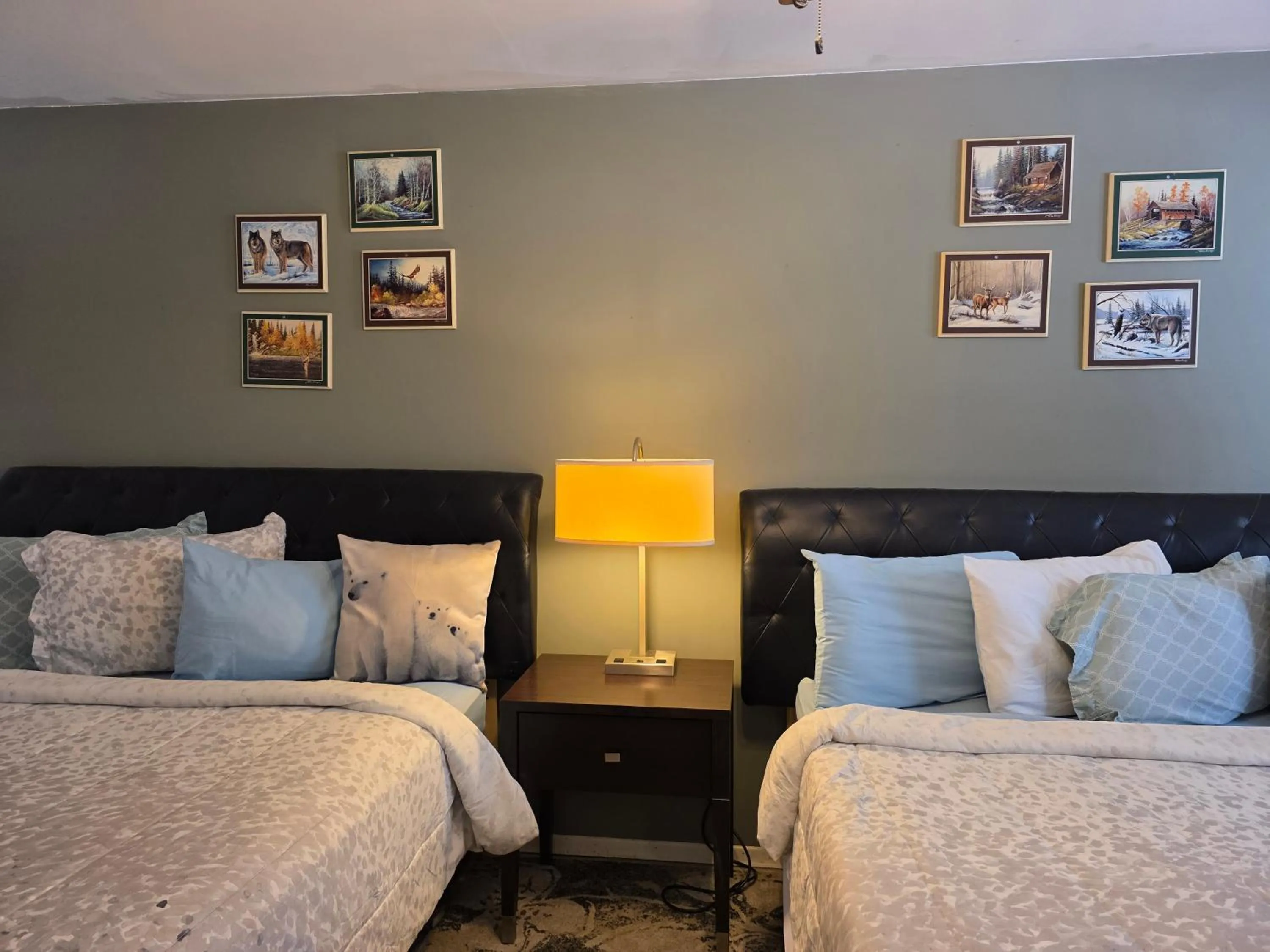 Bed in Shenstone Motor Inn and Restaurant