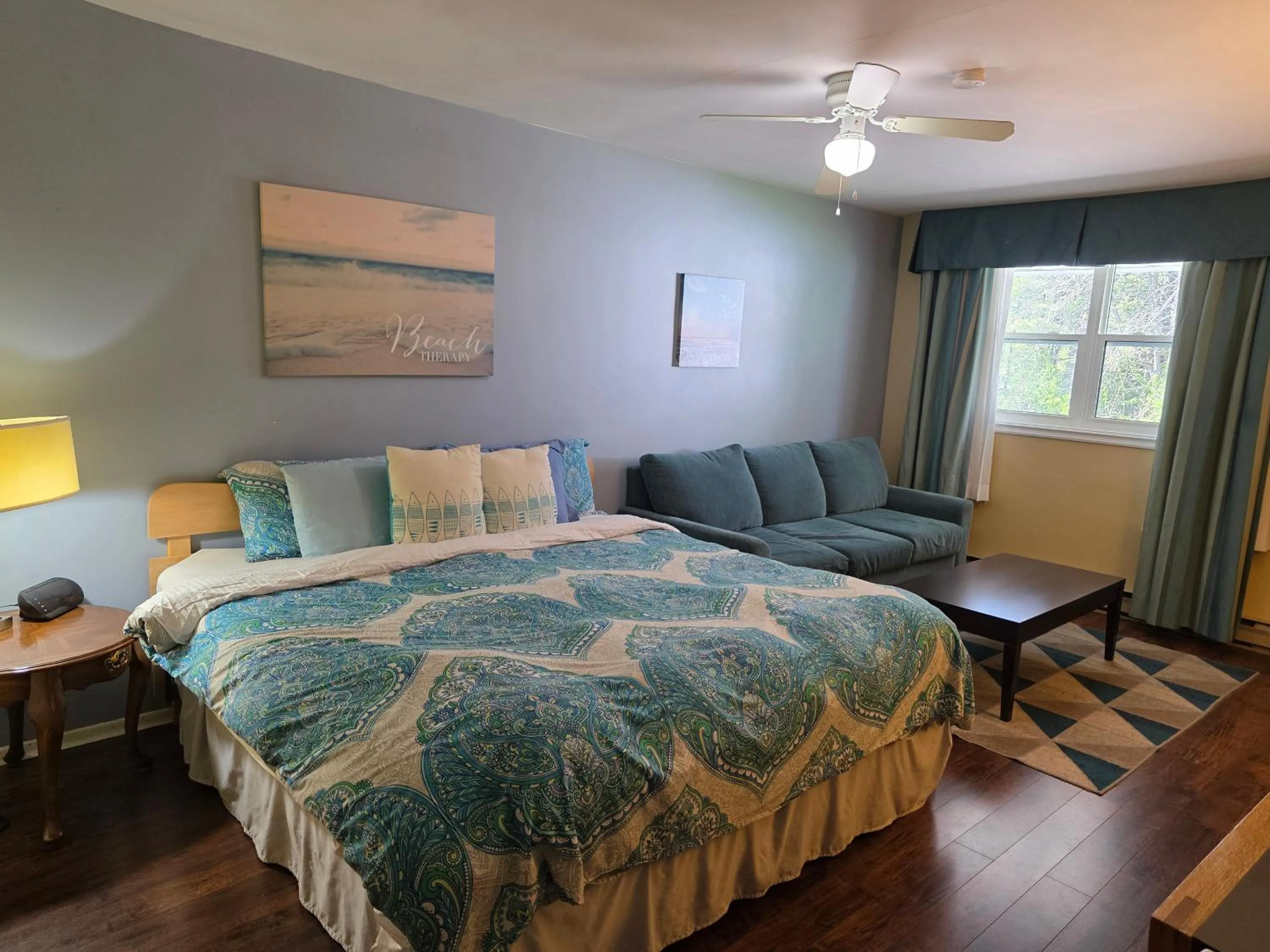 Bed in Shenstone Motor Inn and Restaurant