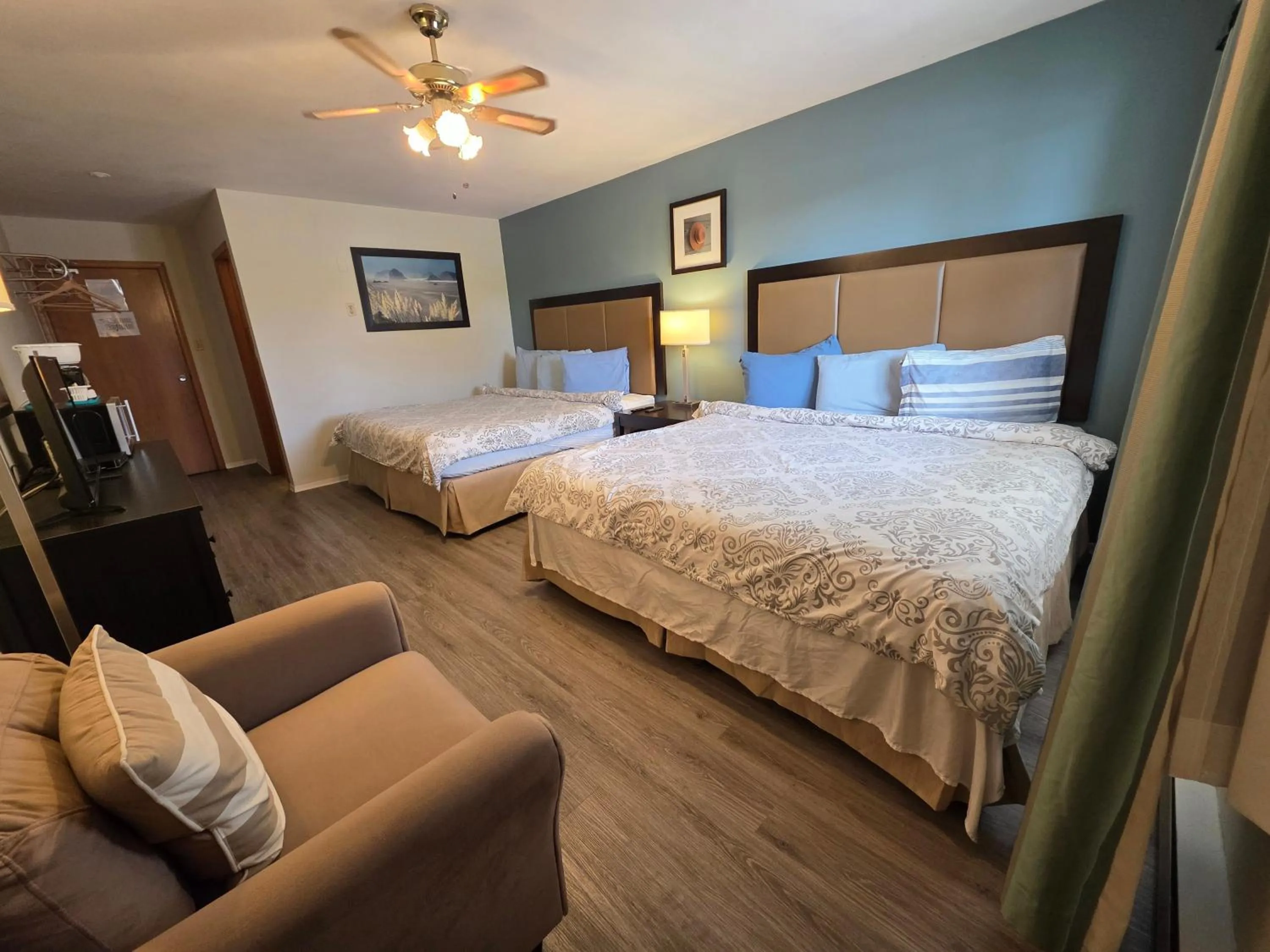 Bed in Shenstone Motor Inn and Restaurant