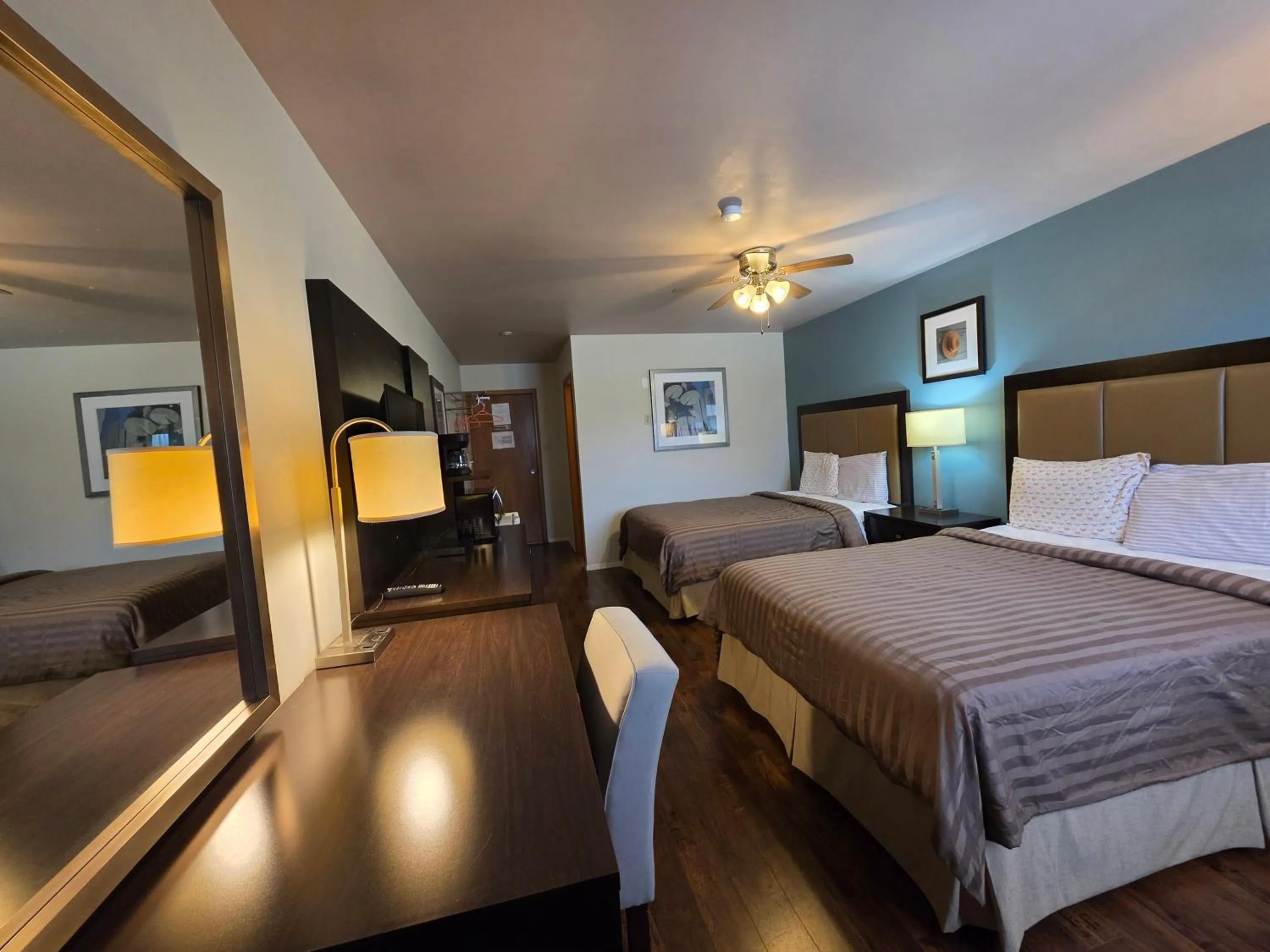 Bed in Shenstone Motor Inn and Restaurant