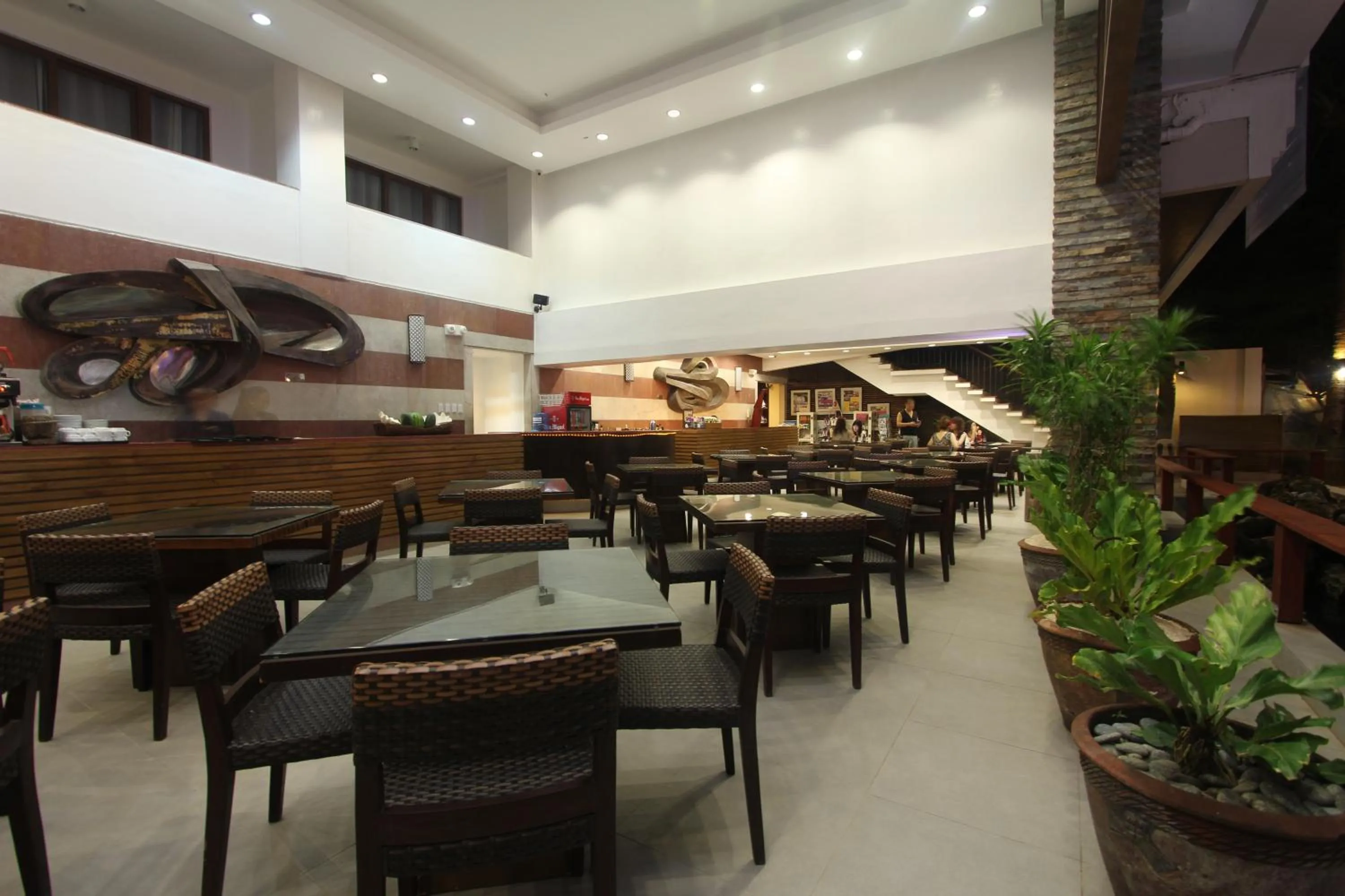 Restaurant/places to eat in Crown Regency Beach Resort