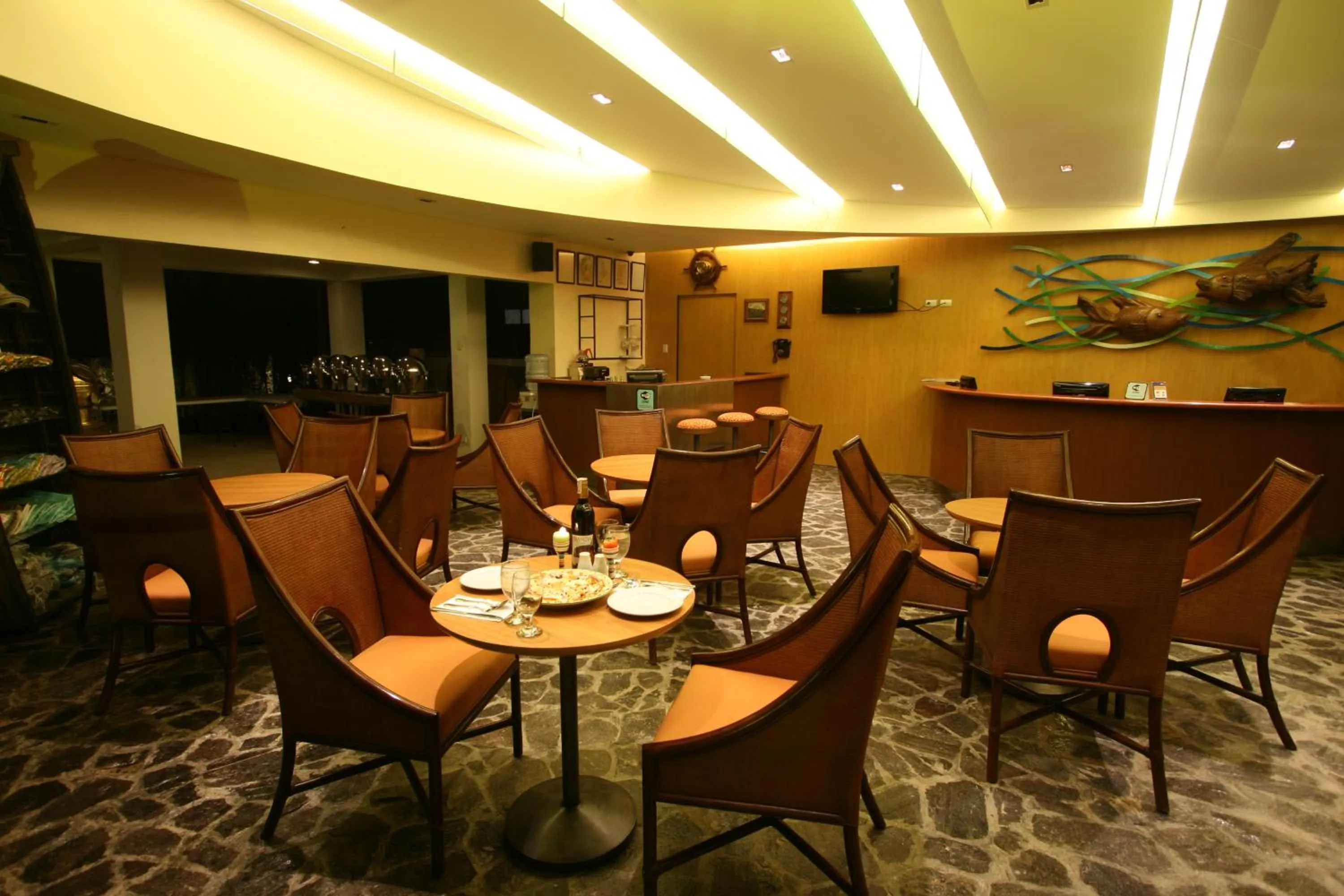 Restaurant/places to eat in Crown Regency Beach Resort