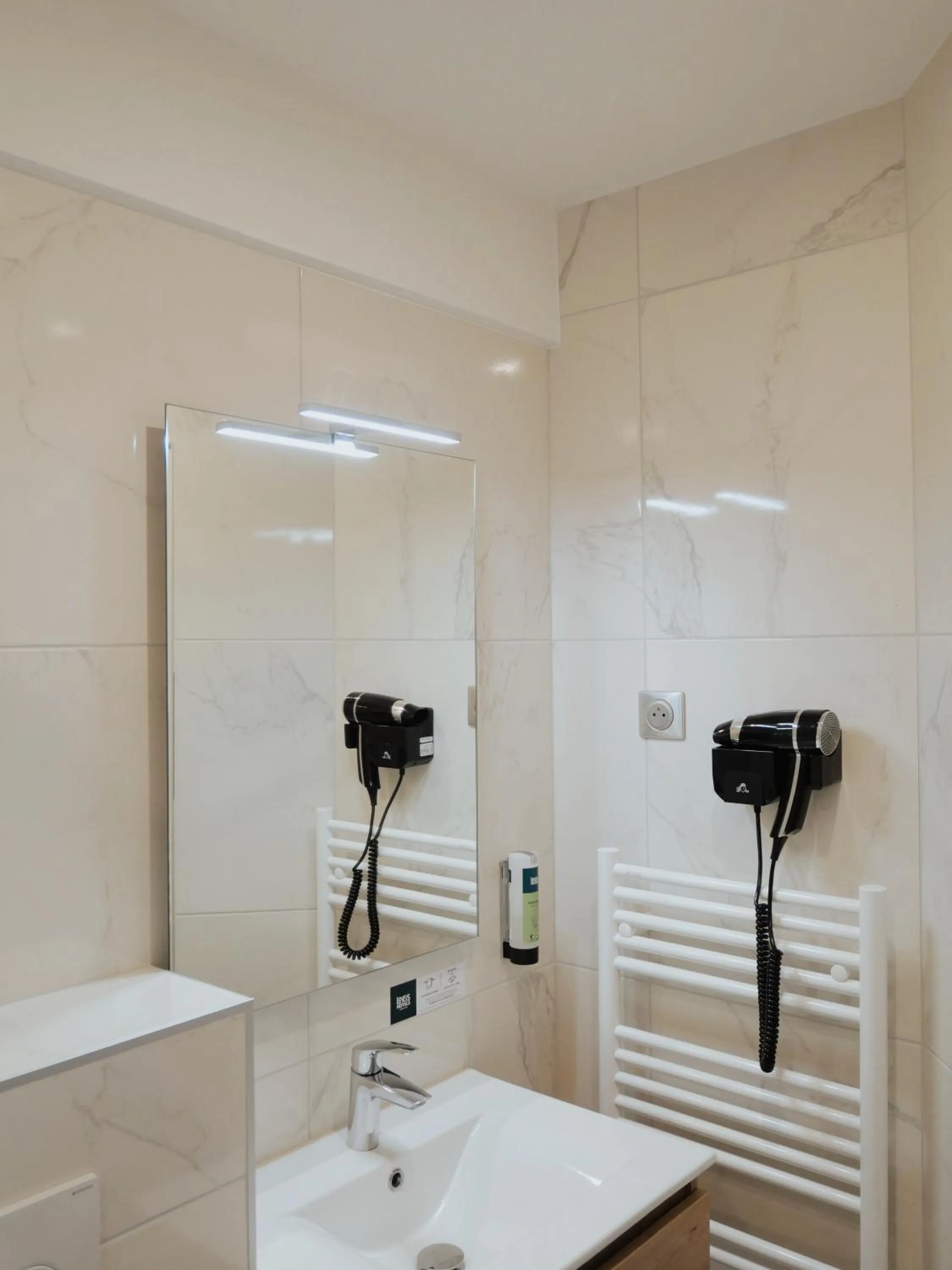 Bathroom in Logis Le Clos Deauville Saint Gatien