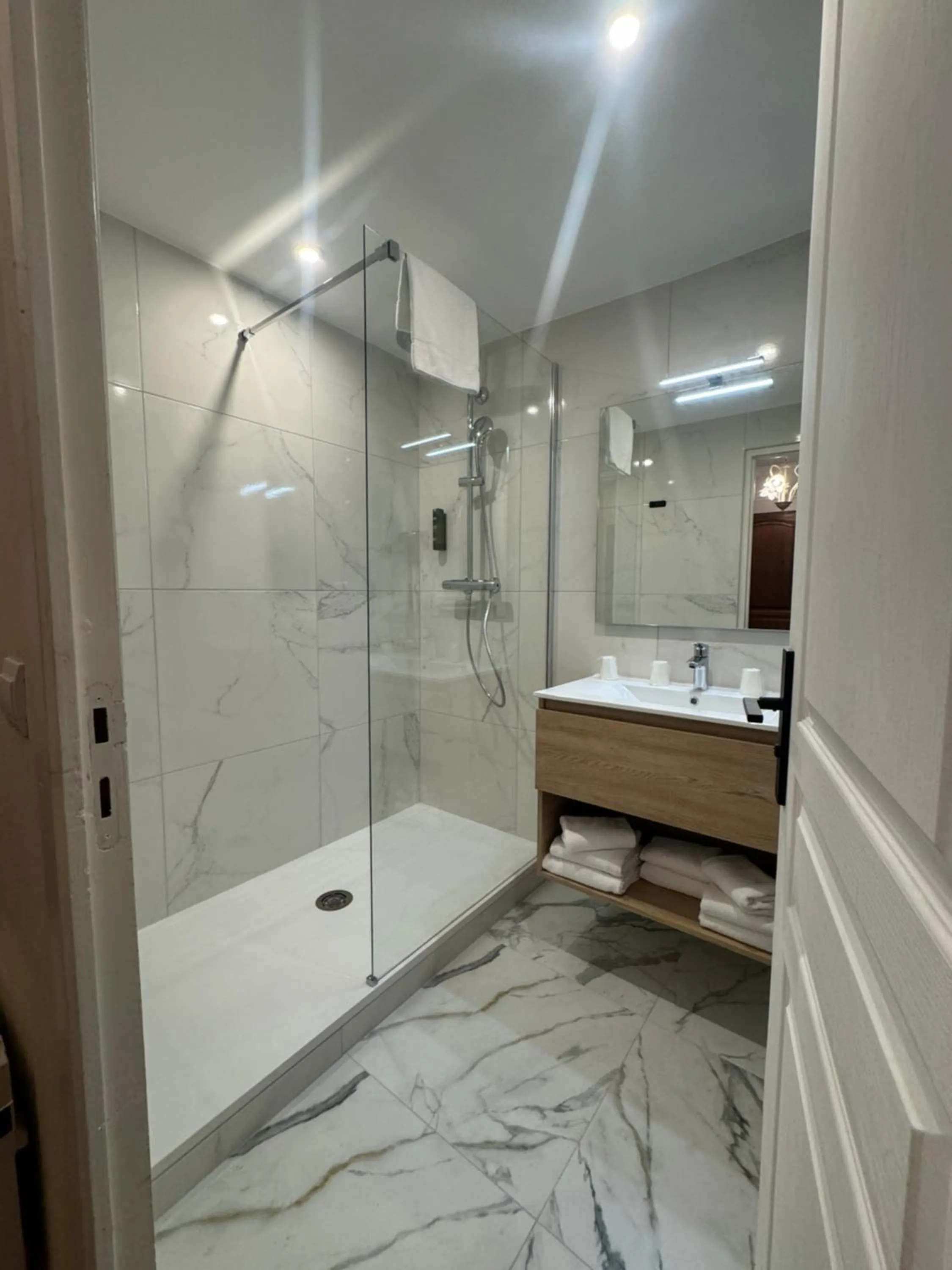 Bathroom in Logis Le Clos Deauville Saint Gatien