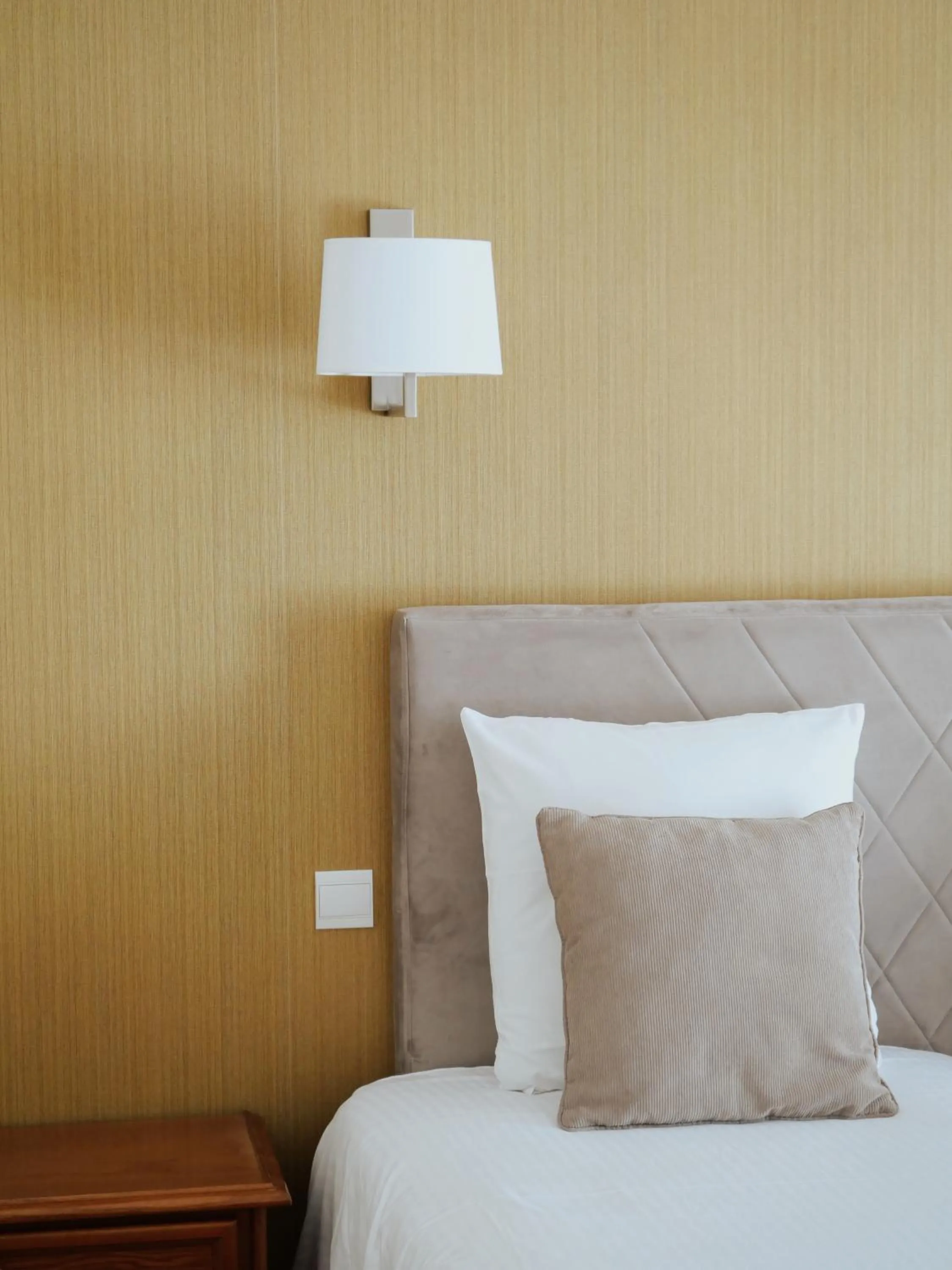 Bedroom, Bed in Logis Le Clos Deauville Saint Gatien