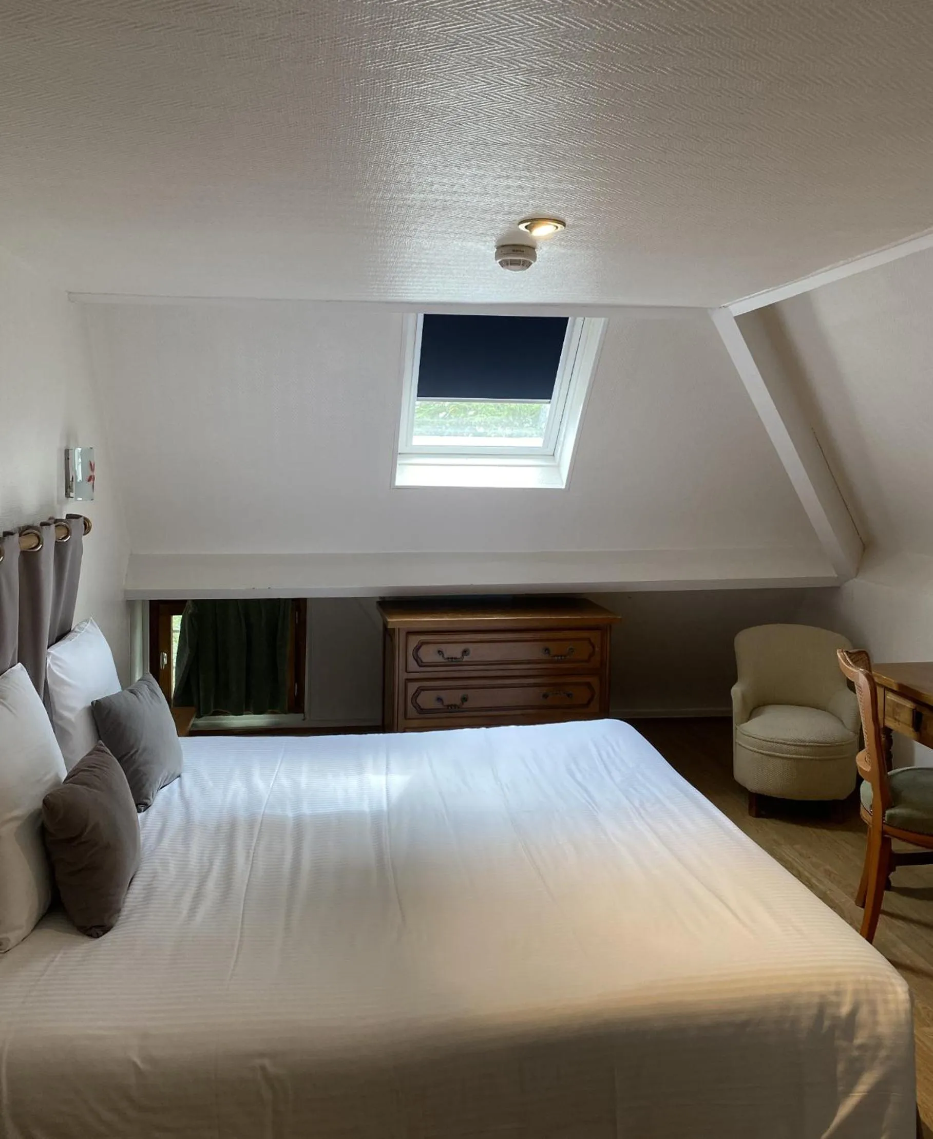 Photo of the whole room, Bed in Logis Le Clos Deauville Saint Gatien