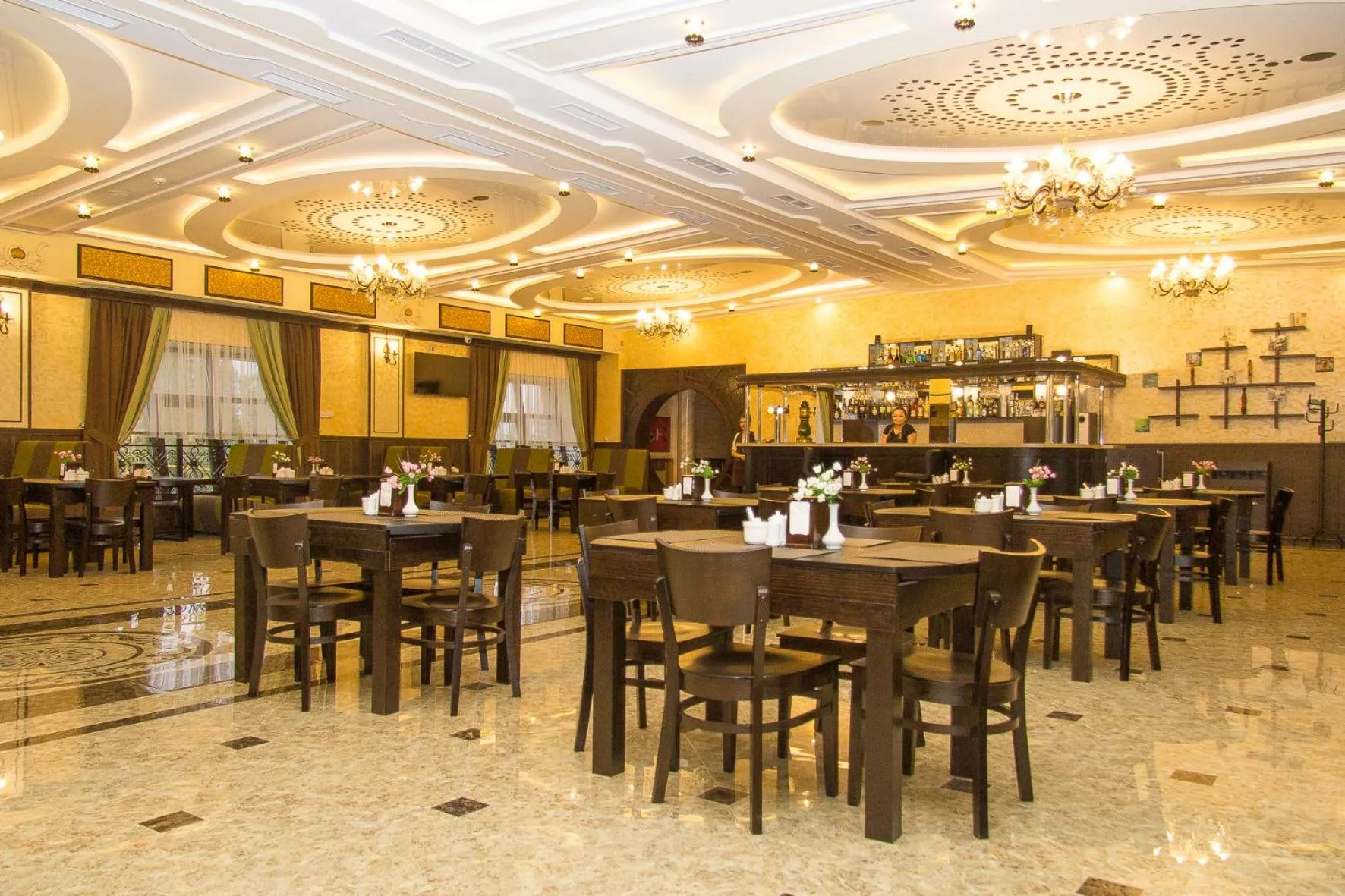 Restaurant/places to eat in Salut Hotel Almaty