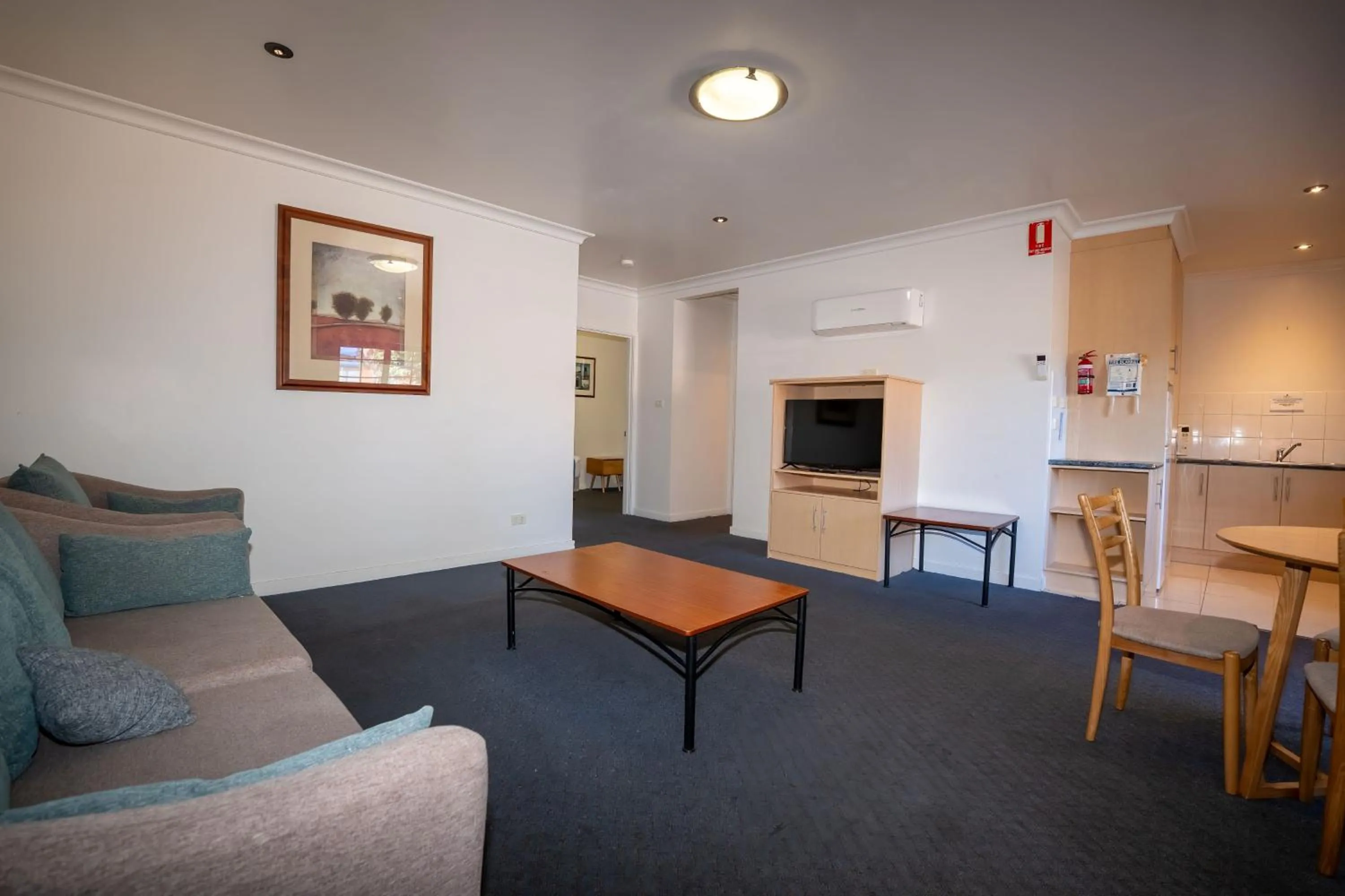 TV and multimedia in Olde Tudor Hotel