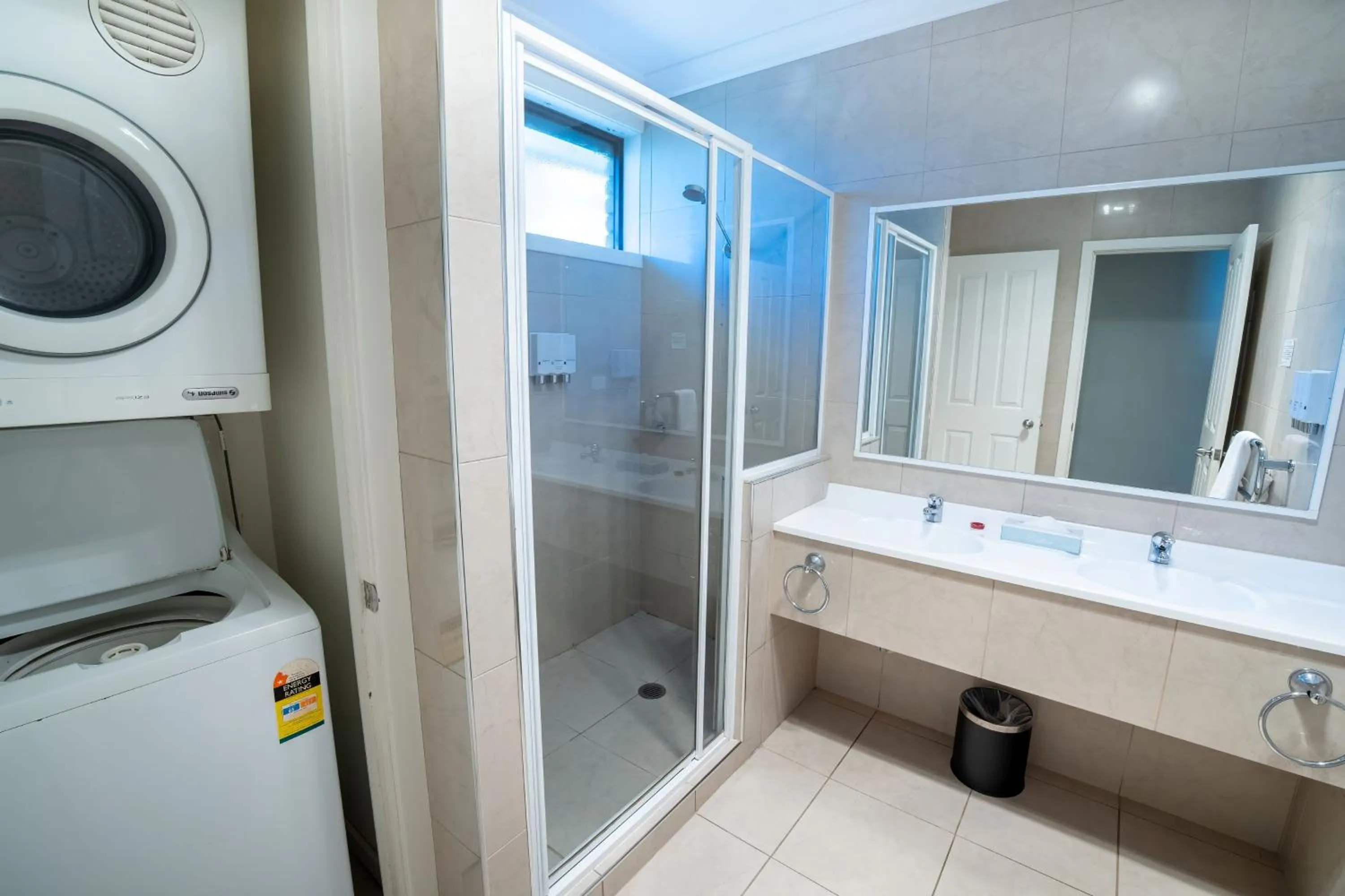 Shower in Olde Tudor Hotel