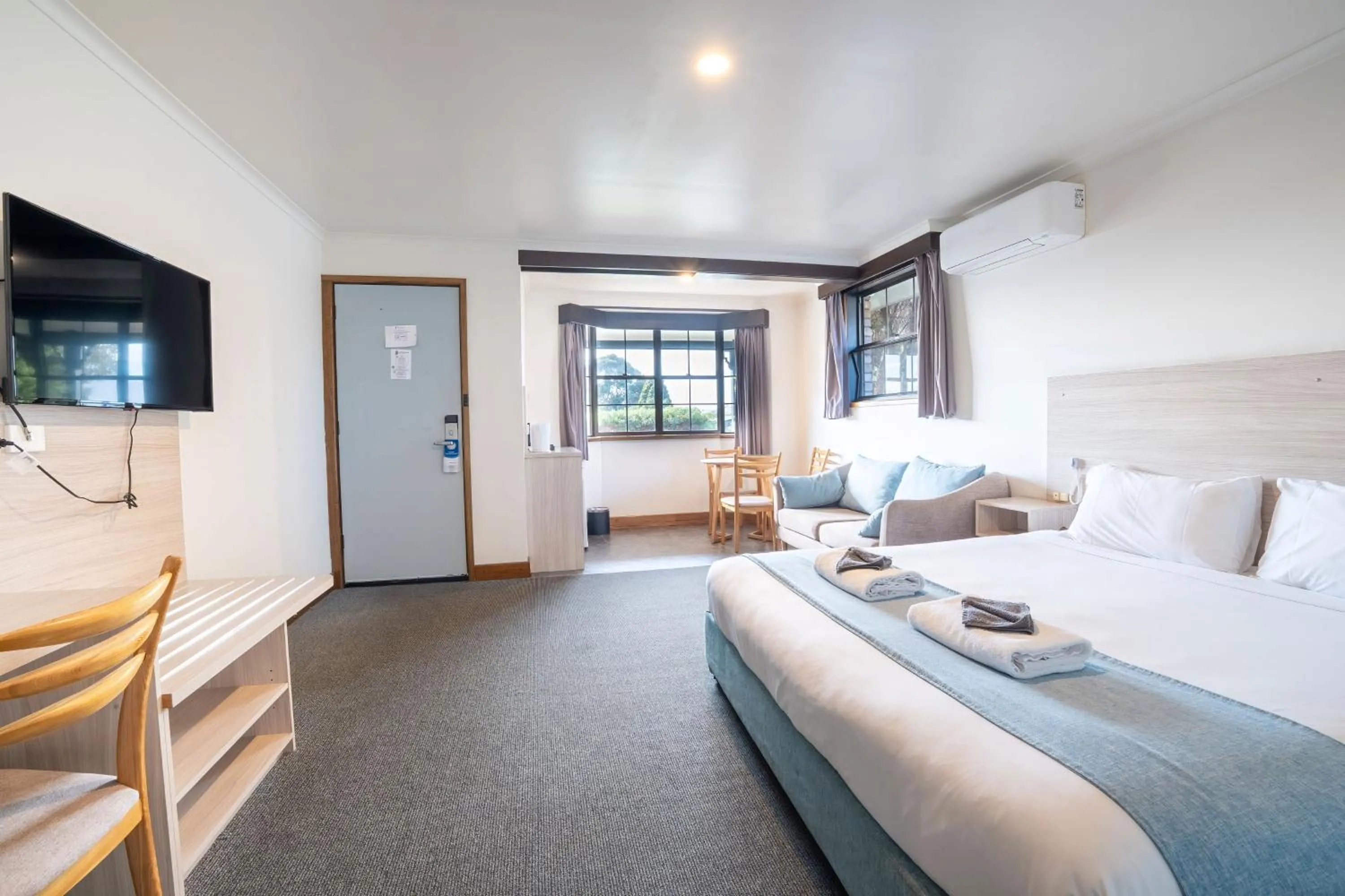 Bed in Olde Tudor Hotel