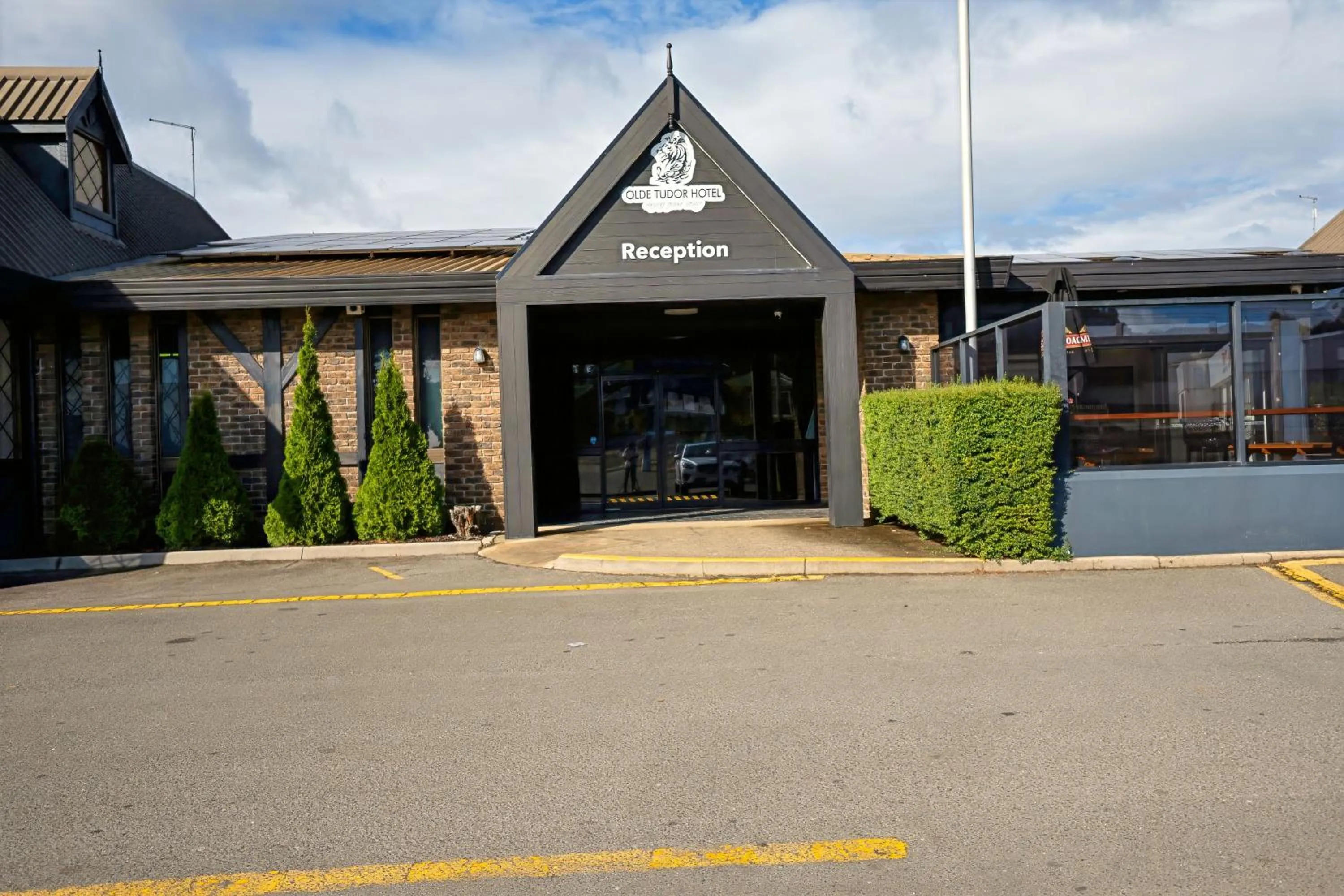Property building in Olde Tudor Hotel