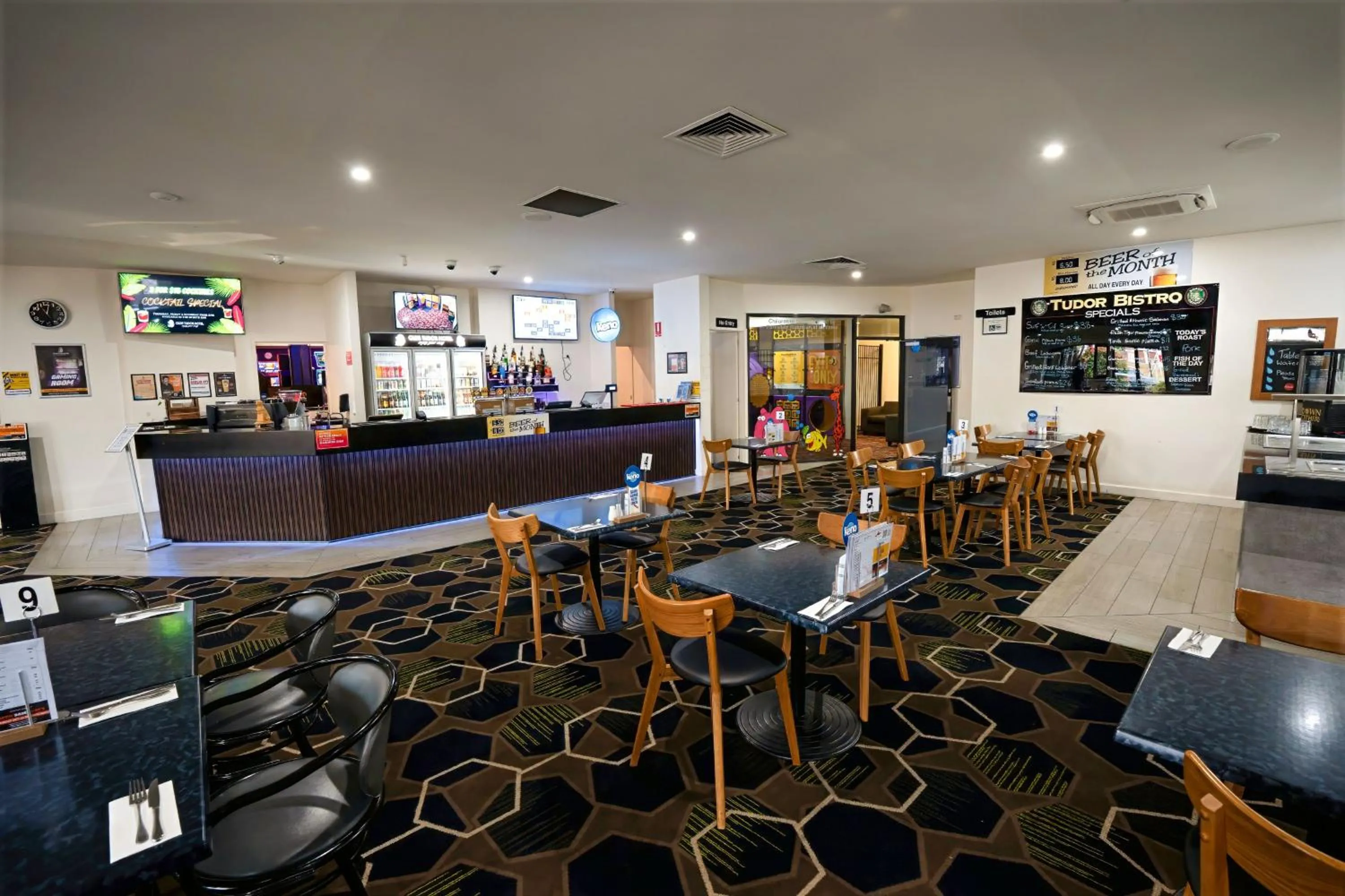 Dining area in Olde Tudor Hotel