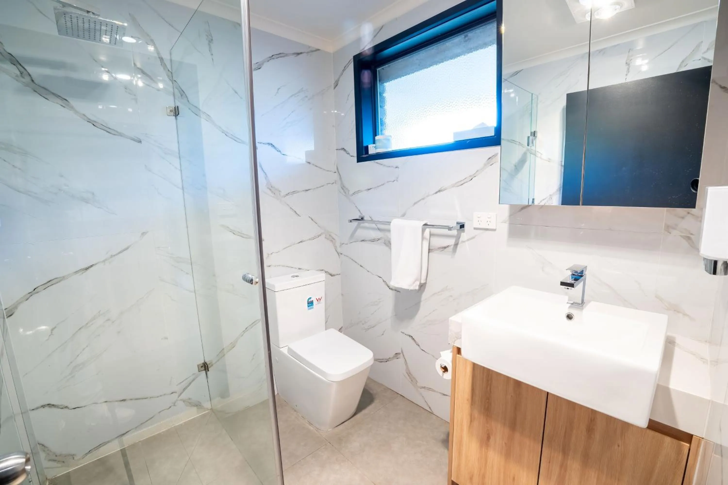 Shower in Olde Tudor Hotel