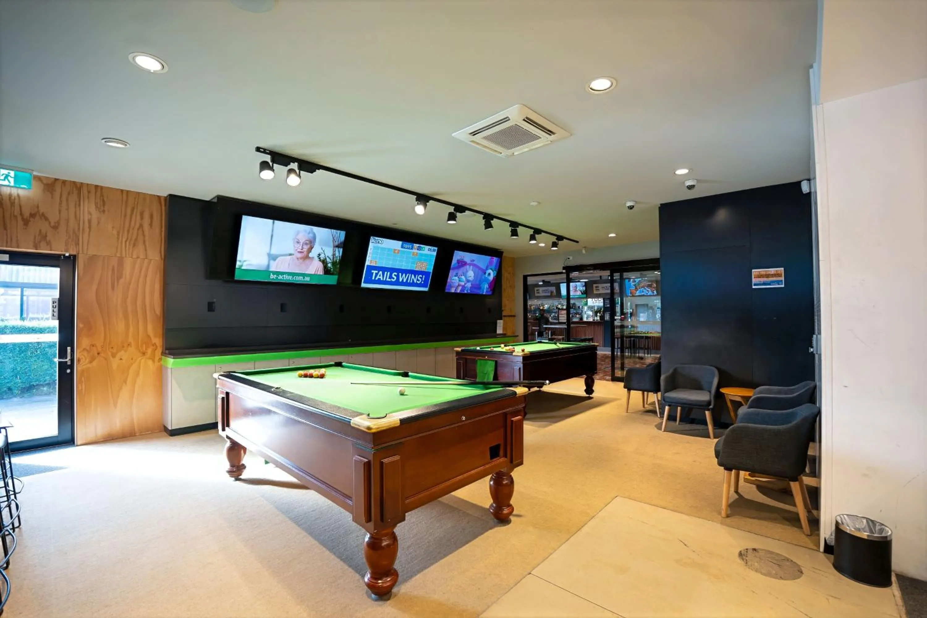 Billiard in Olde Tudor Hotel