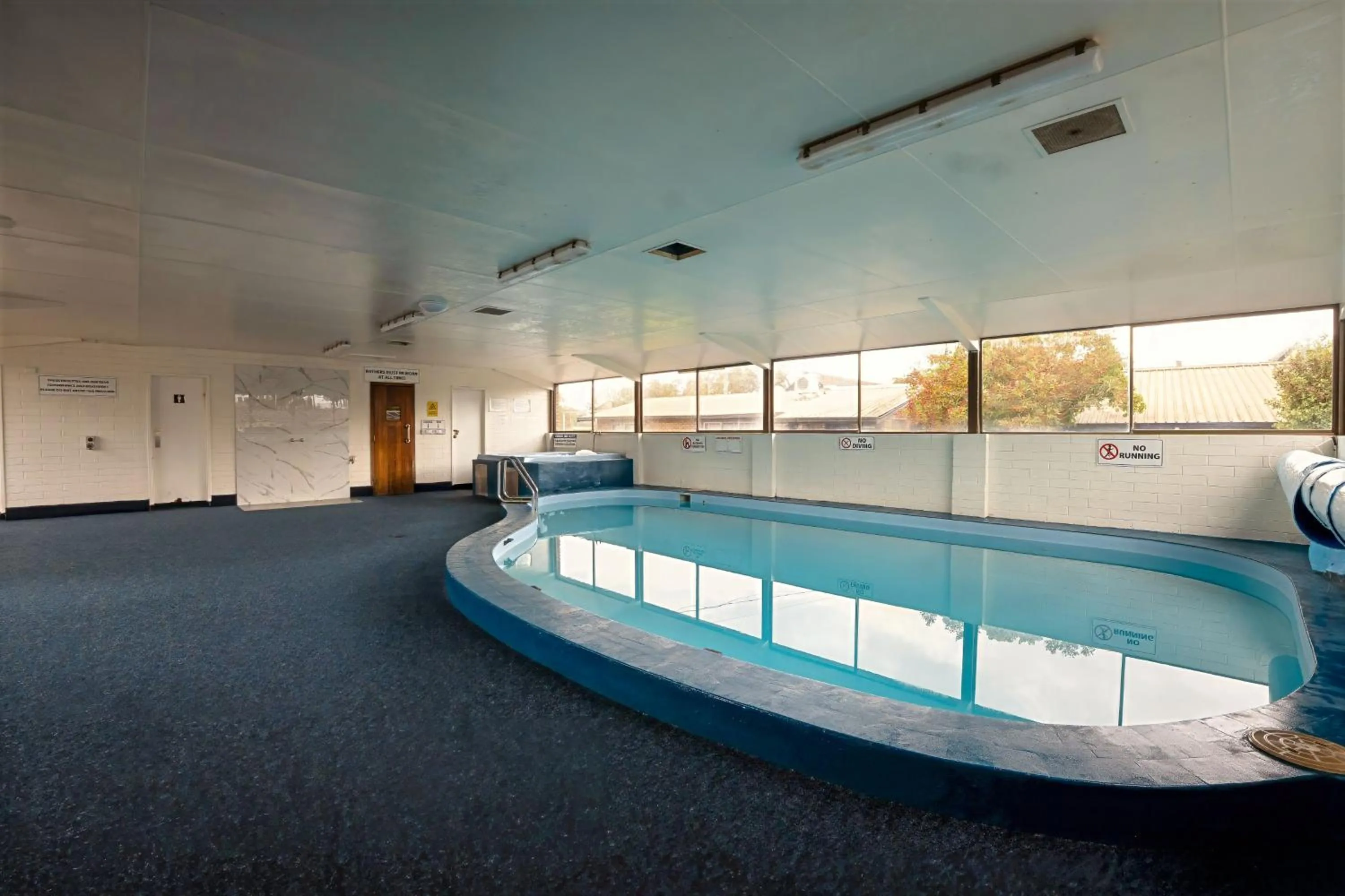 Swimming pool in Olde Tudor Hotel