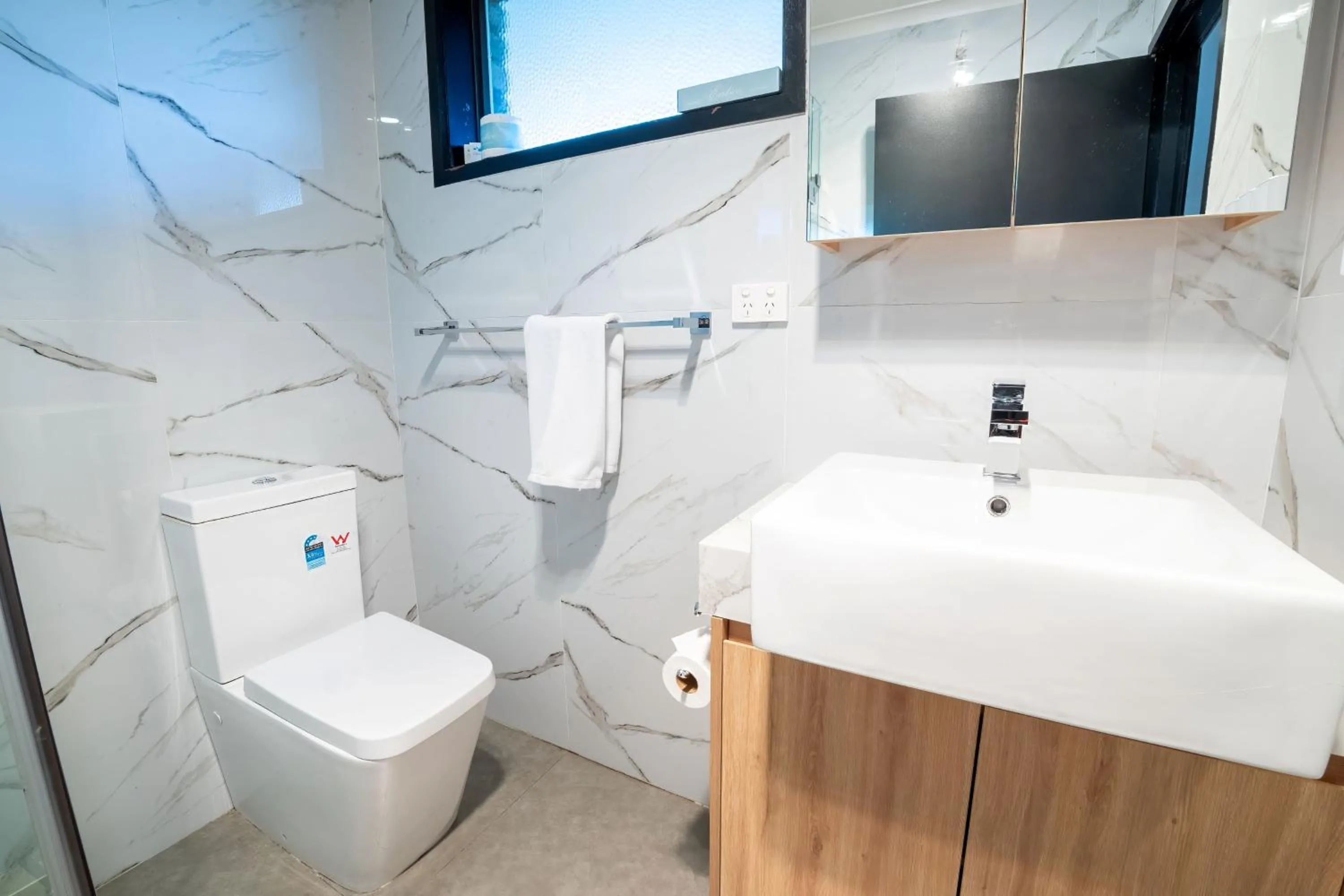 Toilet in Olde Tudor Hotel