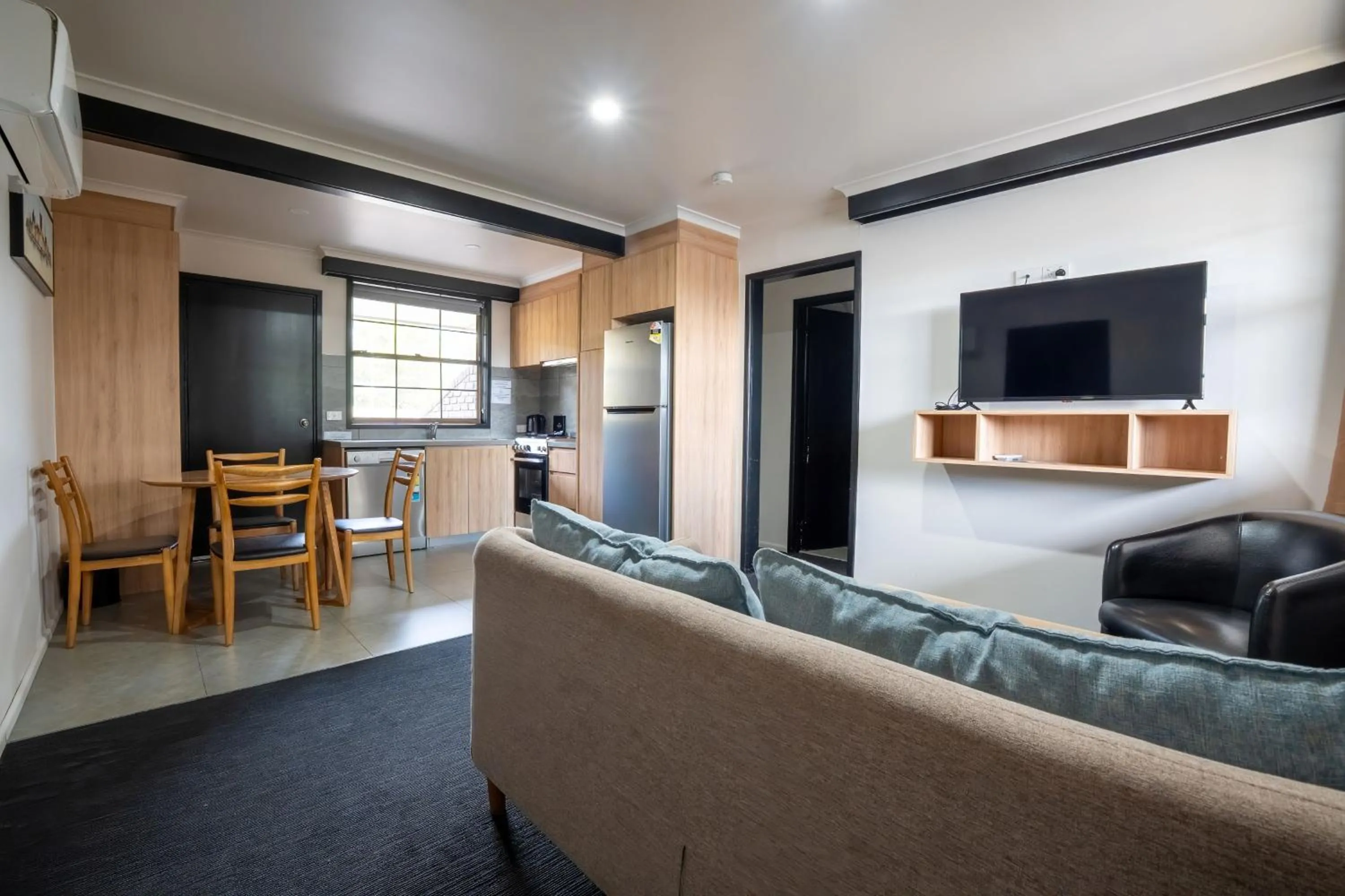 TV and multimedia in Olde Tudor Hotel