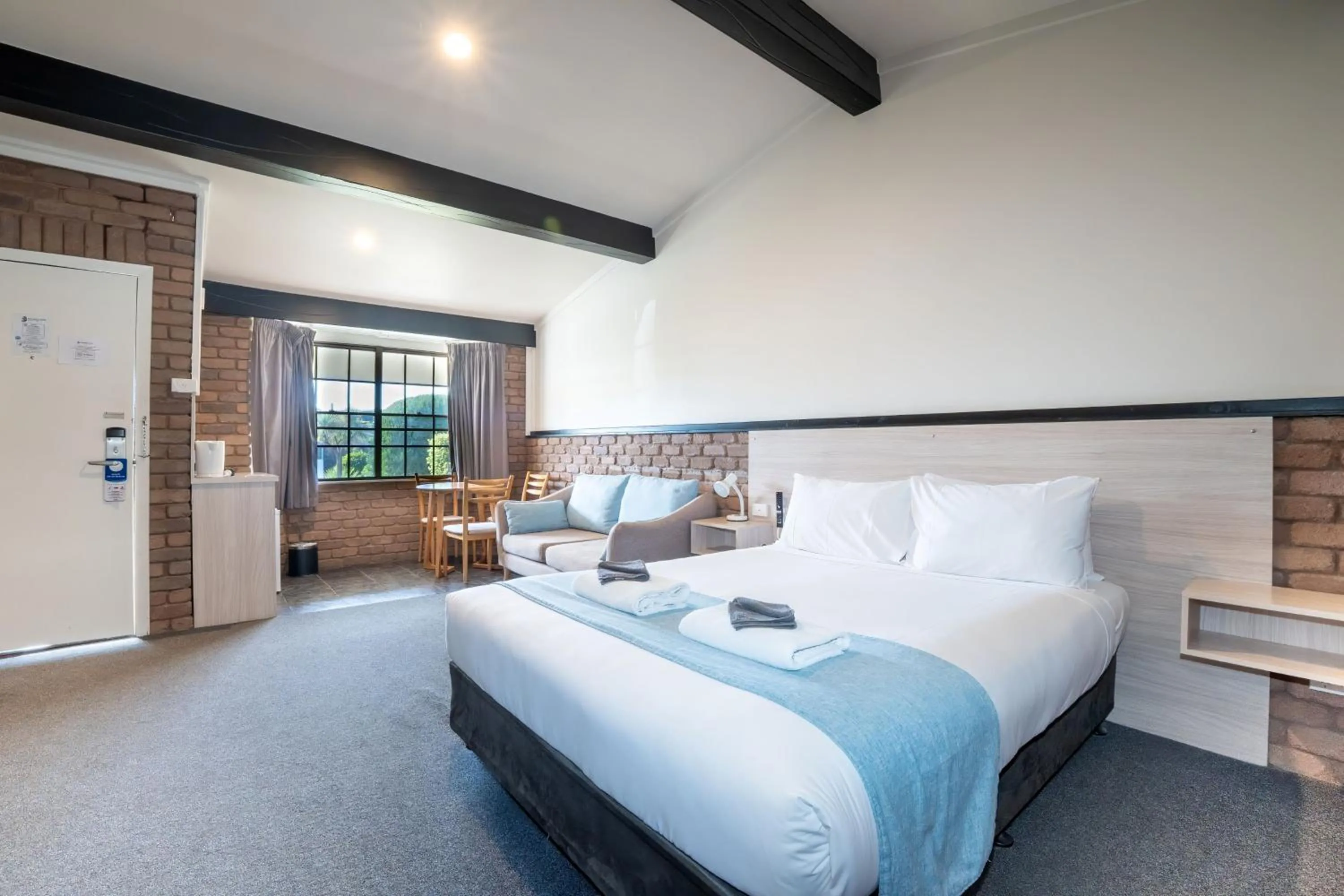 Bed in Olde Tudor Hotel