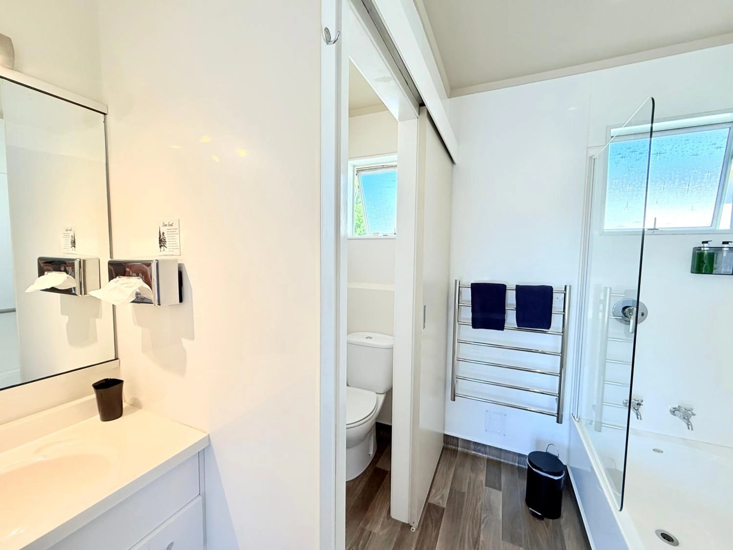 Shower in ASURE Fountain Resort Motel