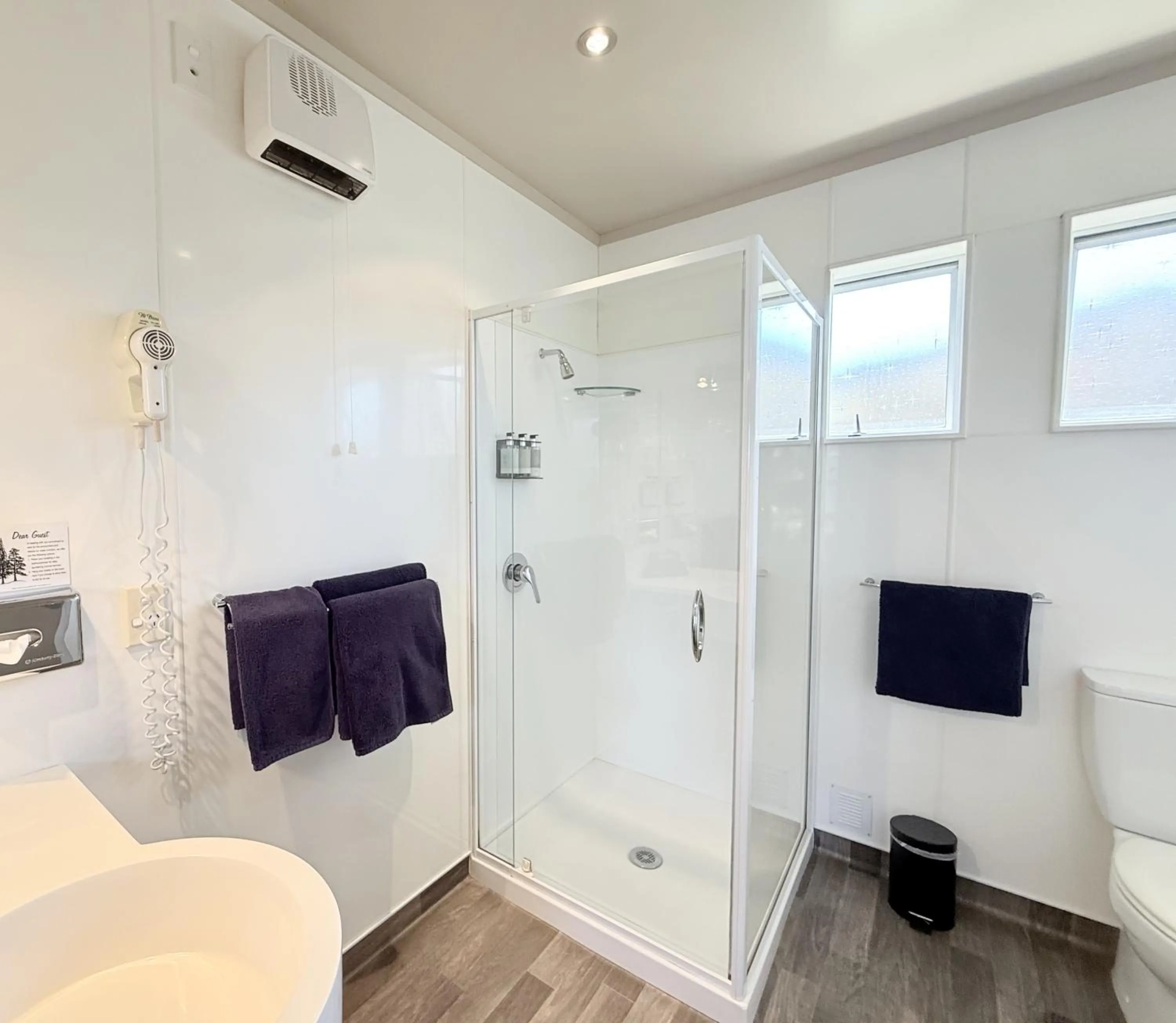 Shower in ASURE Fountain Resort Motel