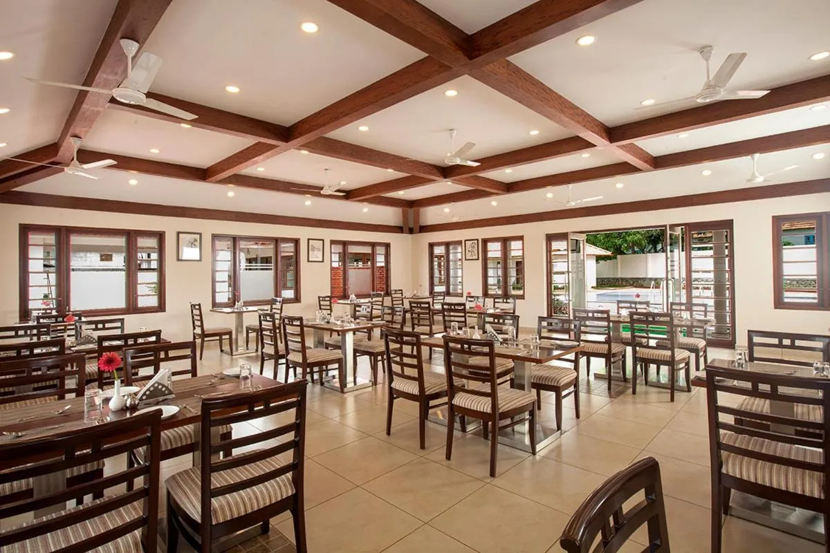 Restaurant/places to eat in Le Coffee Resort