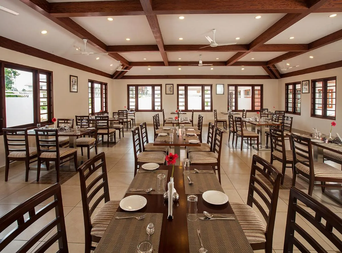 Restaurant/places to eat in Le Coffee Resort