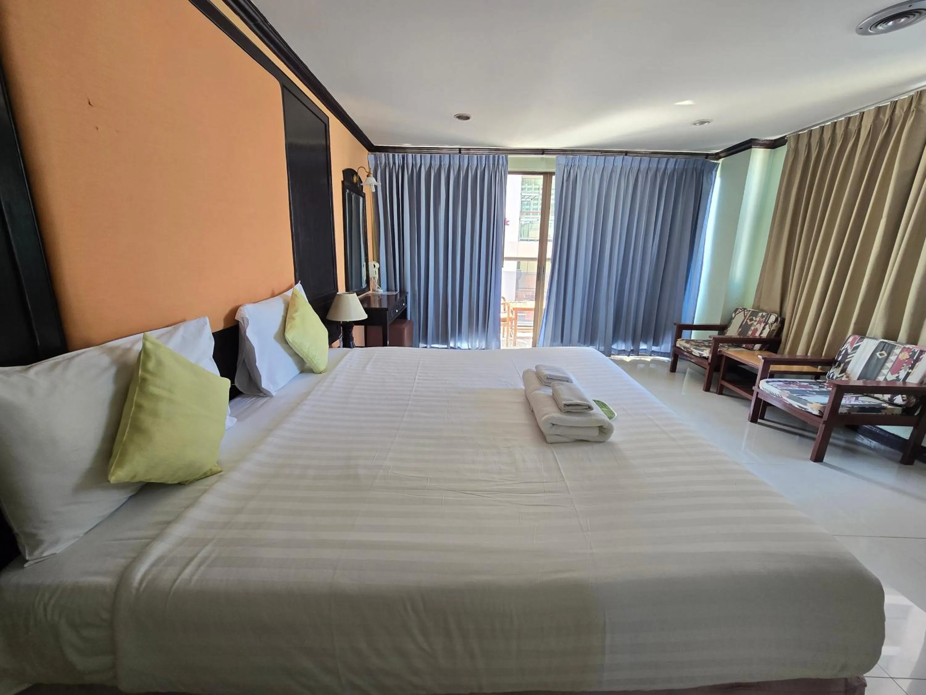 Bedroom, Bed in Mike Beach Resort