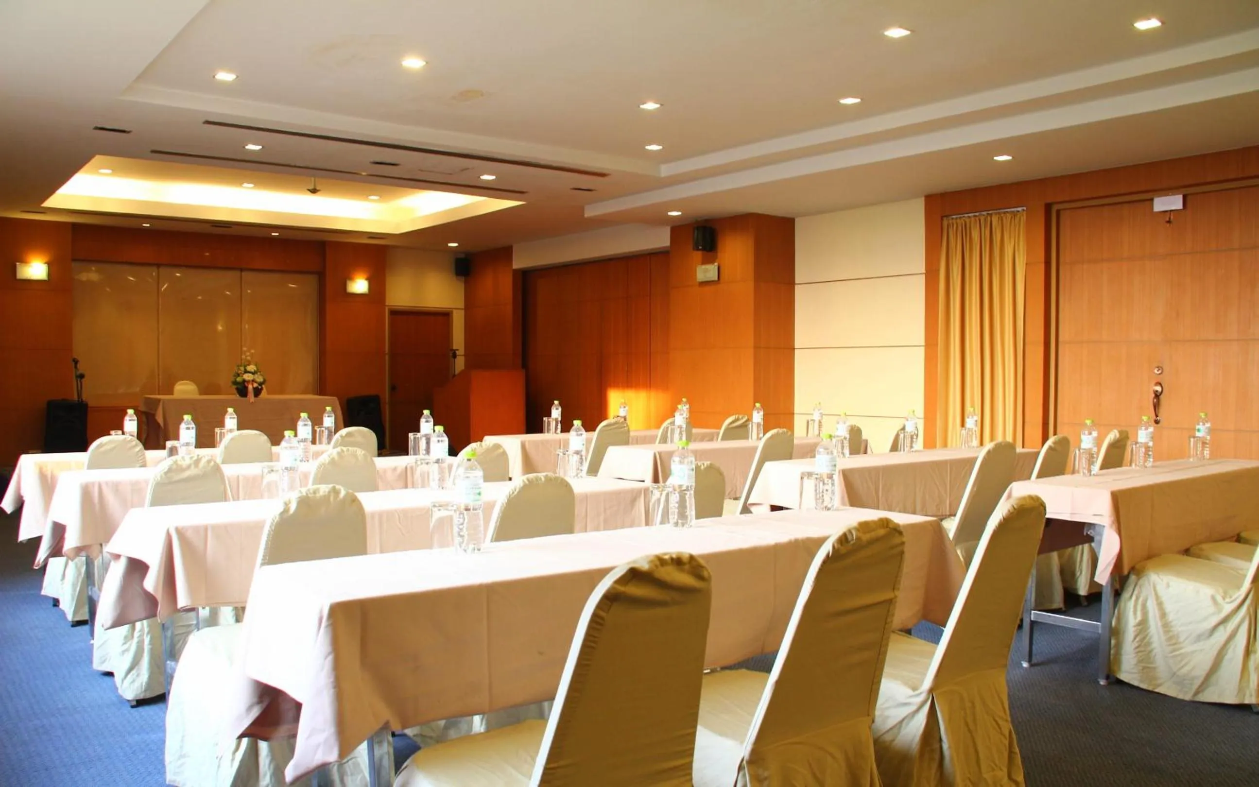 Banquet/Function facilities in Mike Beach Resort