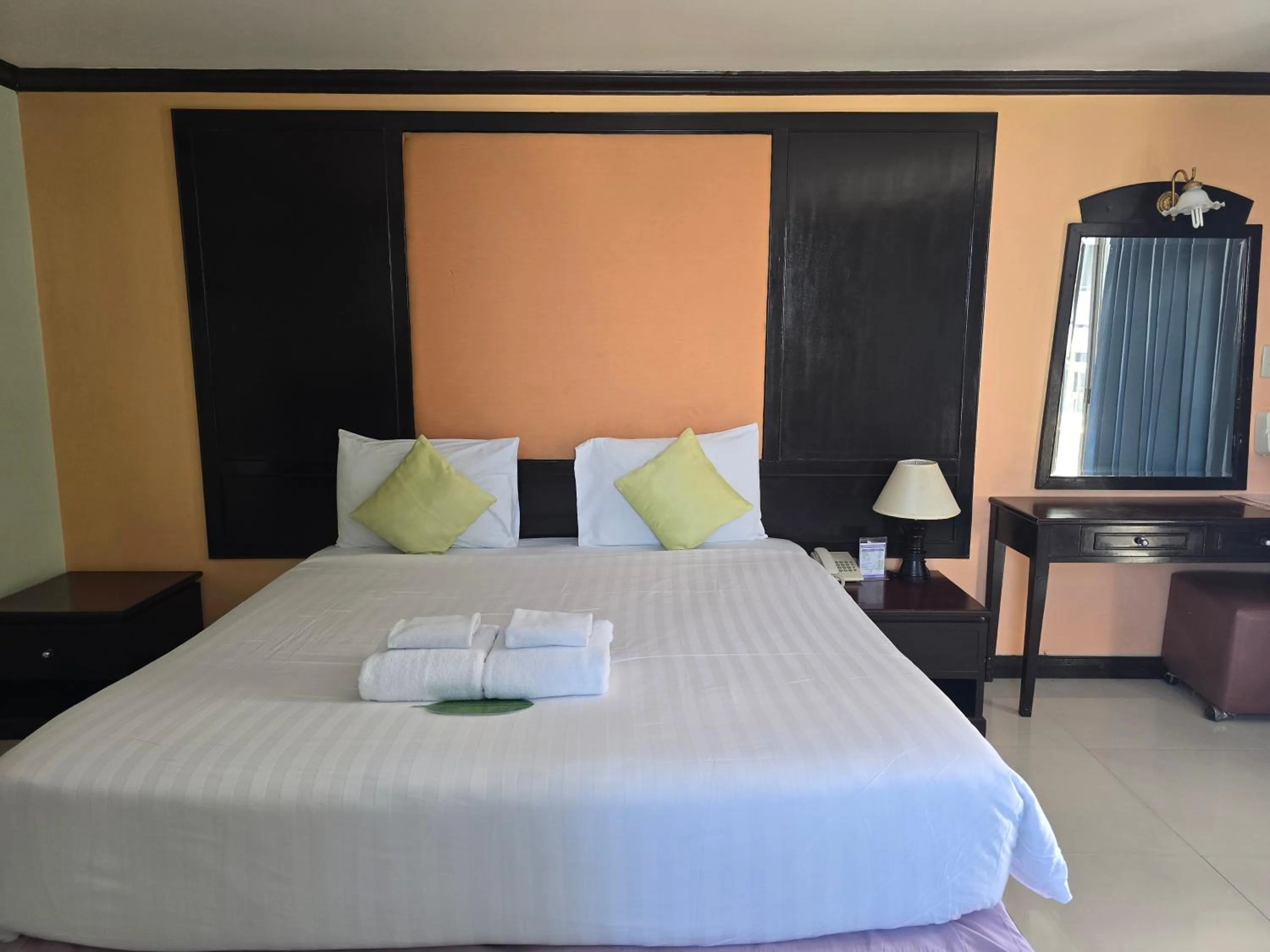 Bedroom, Bed in Mike Beach Resort