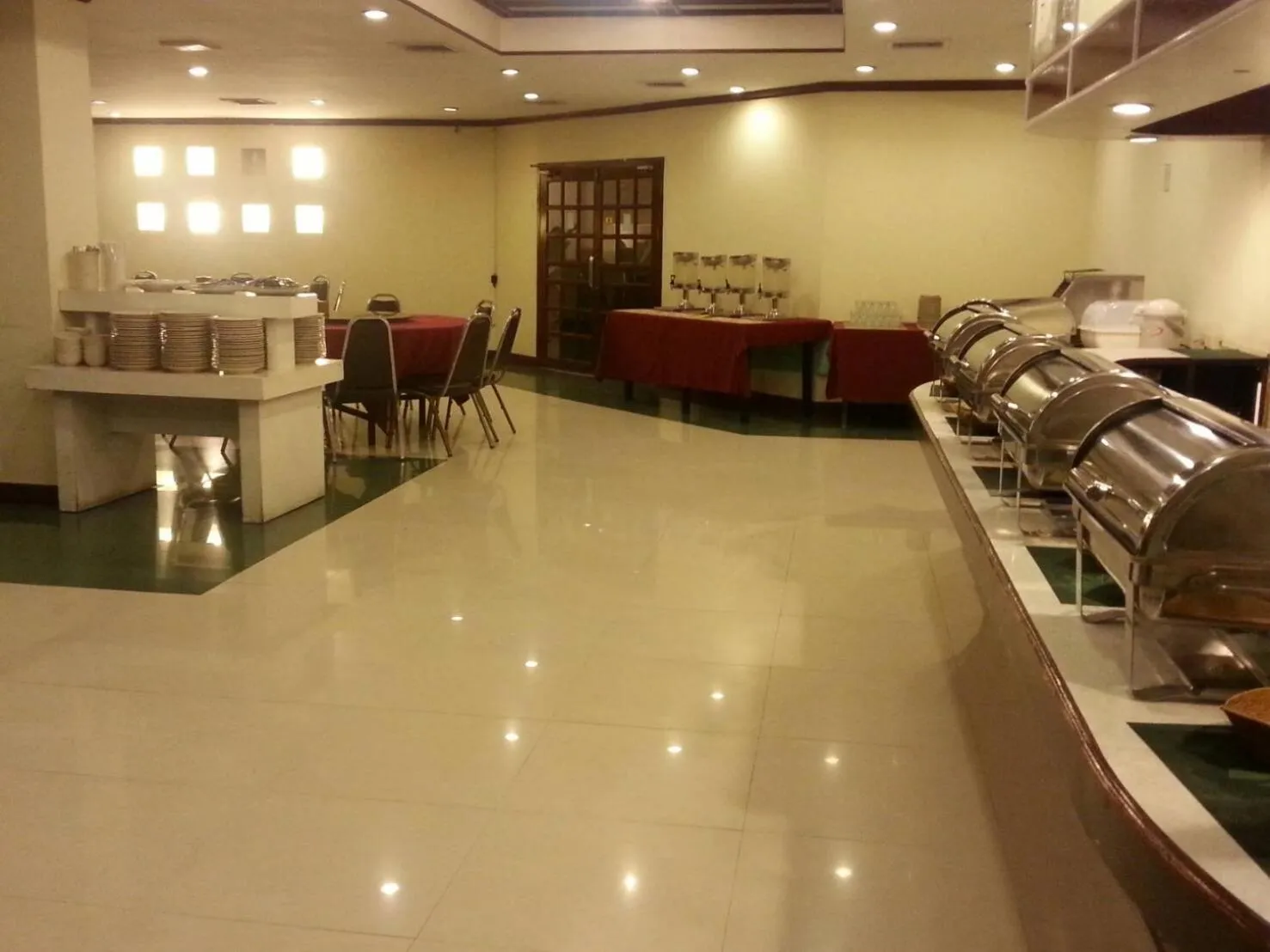 Restaurant/places to eat in Mike Beach Resort