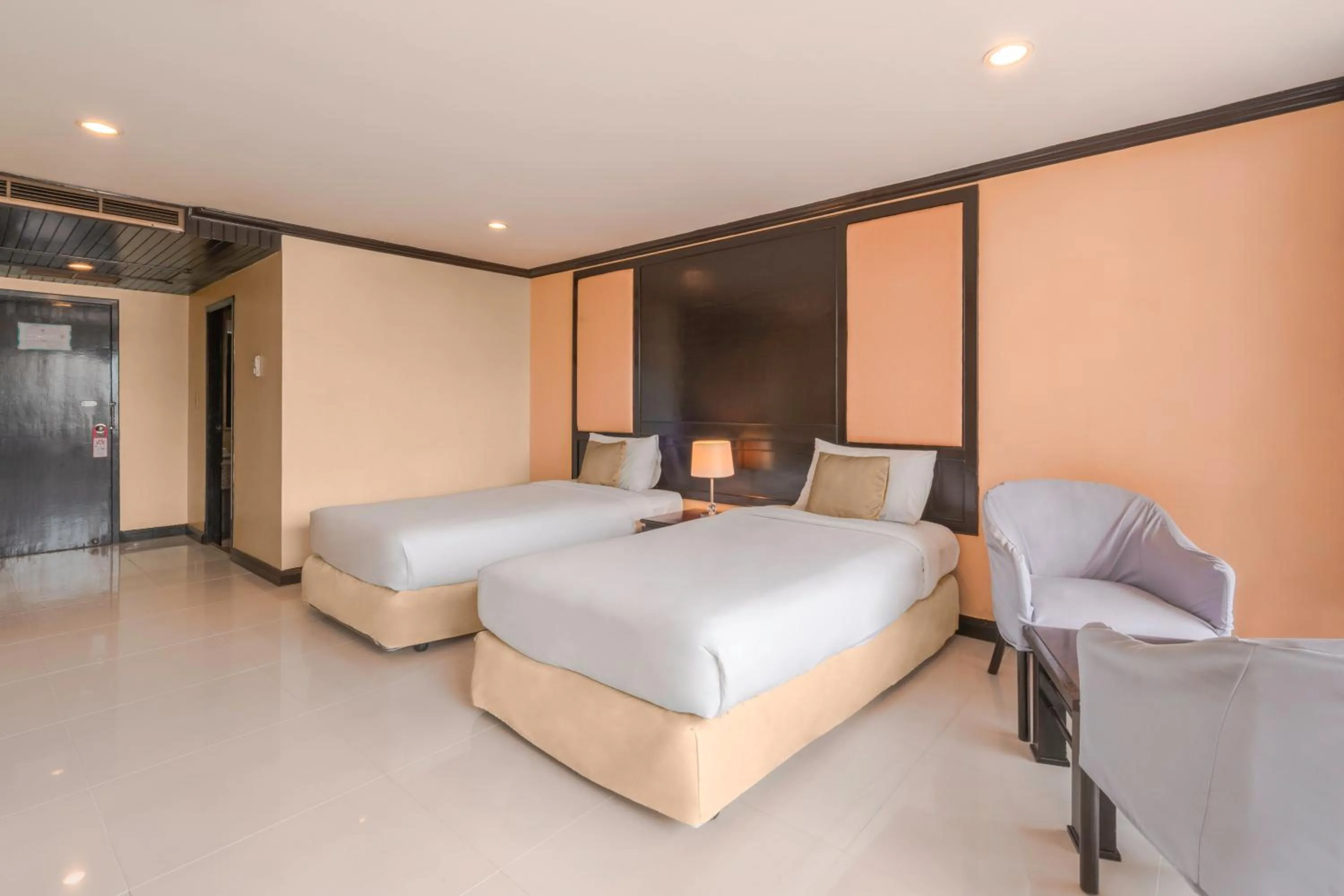 Bedroom, Bed in Mike Beach Resort