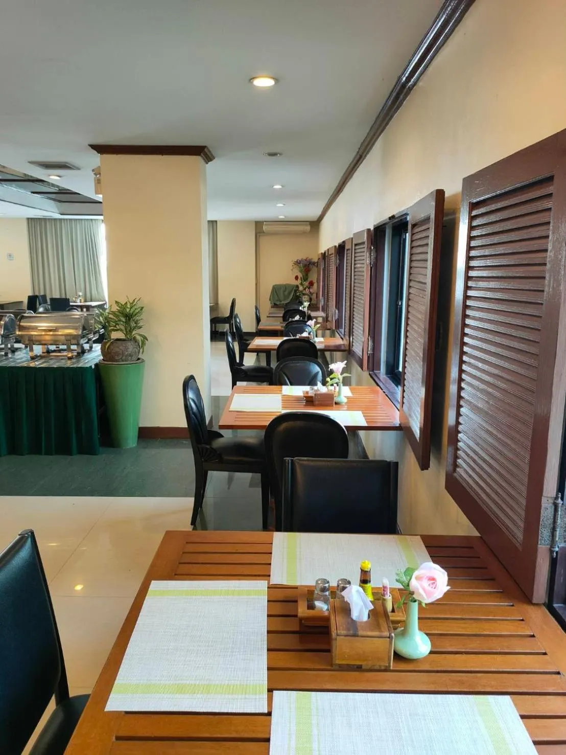 Restaurant/places to eat in Mike Beach Resort